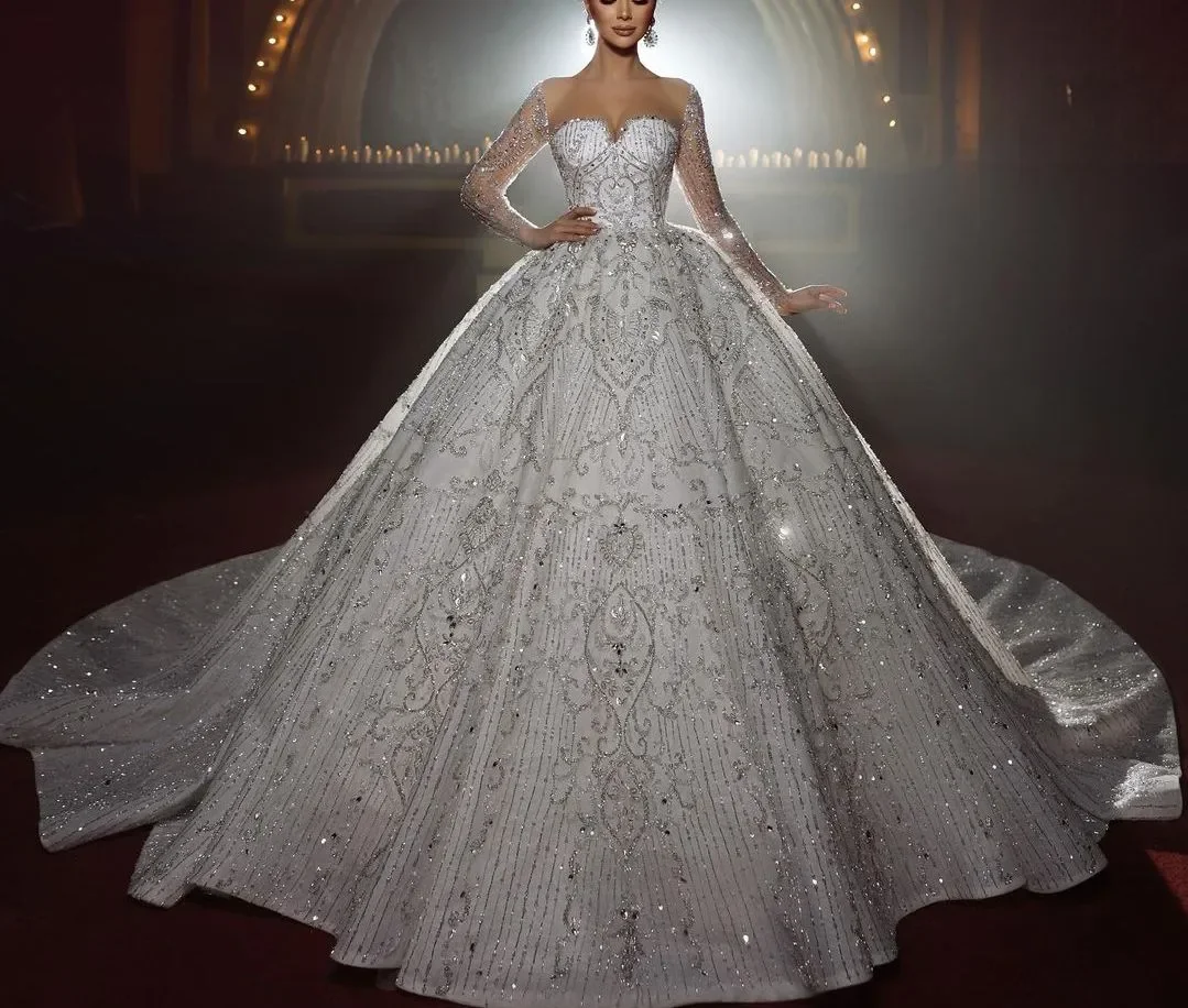 Customized Sparkly Ball Gown Wedding Dresses Long Sleeves V Neck Sequins Applique Beads 3D Lace Bridal Gowns Diamonds Plus Size
Customized Sparkly Ball Gown Wedding Dresses Long Sleeves V Neck Sequins Applique Beads 3D Lace Bridal Gowns Diamonds Plus Size