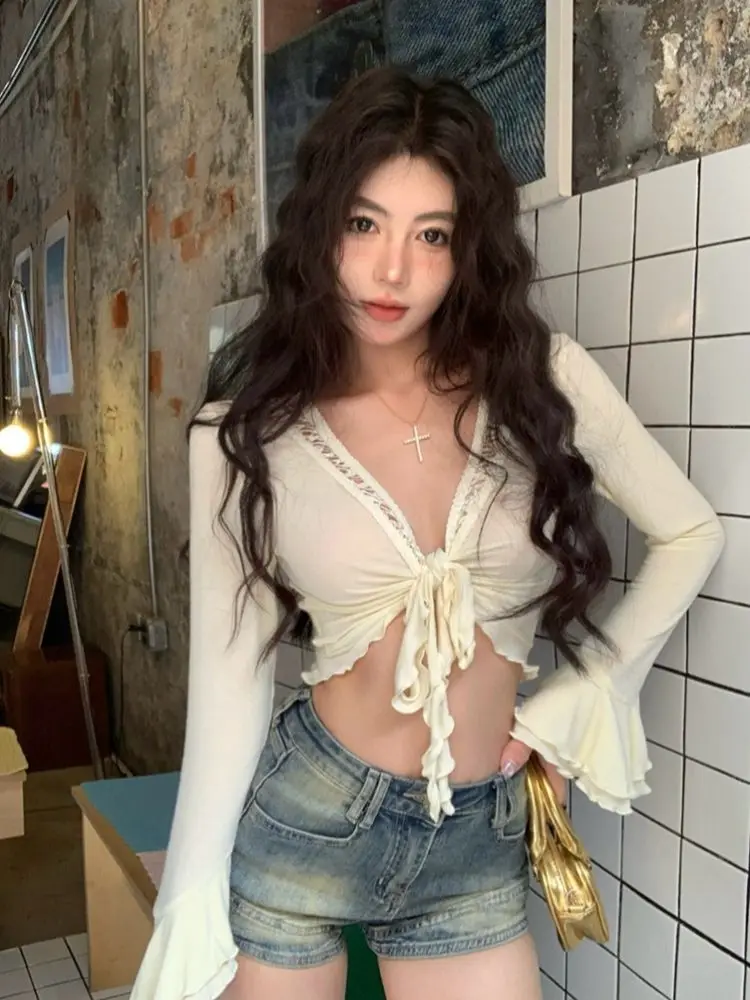 Summer Sexy V-neck Lace Up Shirt Women 2025 Simple New White Blusas De Mujer Y2k Long Sleeve Sun Protection Cardigan Coat
Summer Sexy V-neck Lace Up Shirt Women 2025 Simple New White Blusas De Mujer Y2k Long Sleeve Sun Protection Cardigan Coat