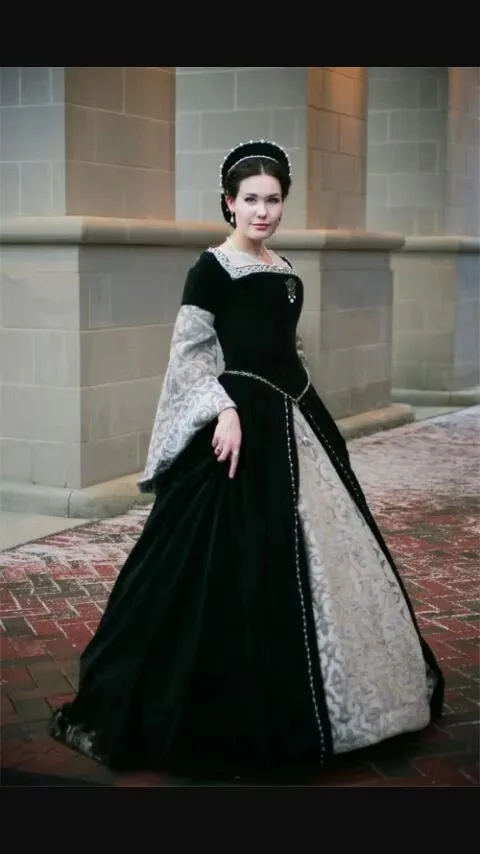 Tudor Period Queen Elizabeth Tudor Dress Cosplay Costume Victorian Anne Boleyn Style Green Medieval Dress from Other Boleyn Girl
Tudor Period Queen Elizabeth Tudor Dress Cosplay Costume Victorian Anne Boleyn Style Green Medieval Dress from Other Boleyn Girl