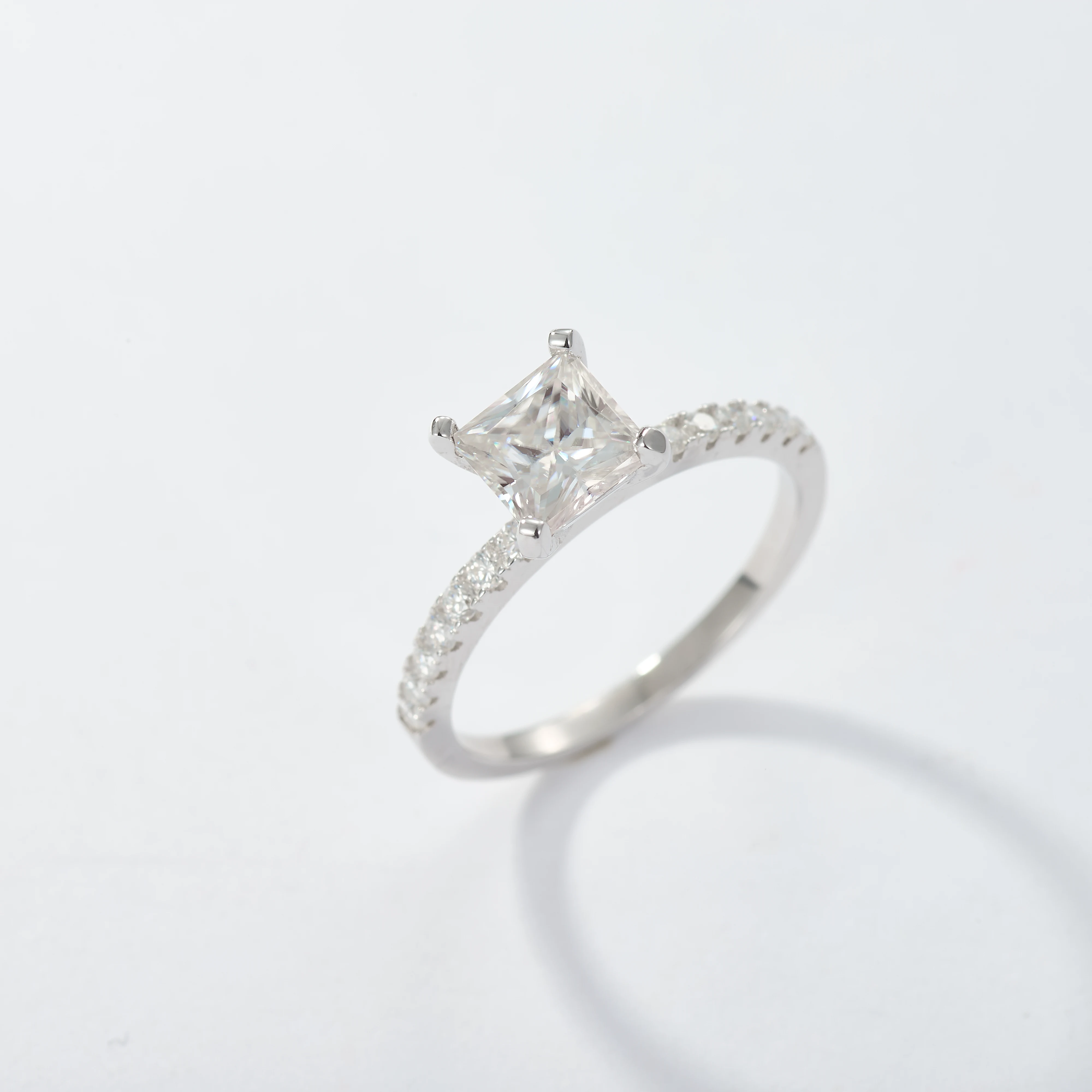 6*6mm Princess Cut Ring Moissanite Rings 925 Sterling Silver Ring for Women 1.44ct Rings Engagement Wedding New 2025
6*6mm Princess Cut Ring Moissanite Rings 925 Sterling Silver Ring for Women 1.44ct Rings Engagement Wedding New 2025