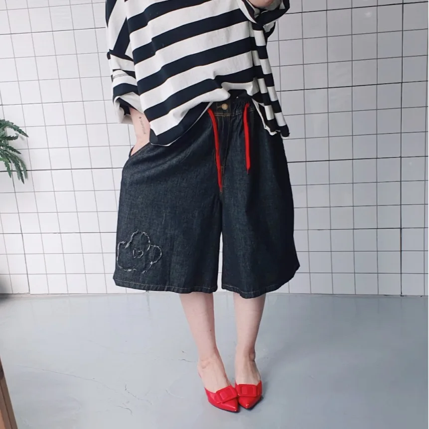 Summer 2026 Chic Retro Fashion Drawstring Frayed Flower Slimming Versatile Sixteen Jeans High Waist Casual Cotton Loose Fit
Summer 2026 Chic Retro Fashion Drawstring Frayed Flower Slimming Versatile Sixteen Jeans High Waist Casual Cotton Loose Fit