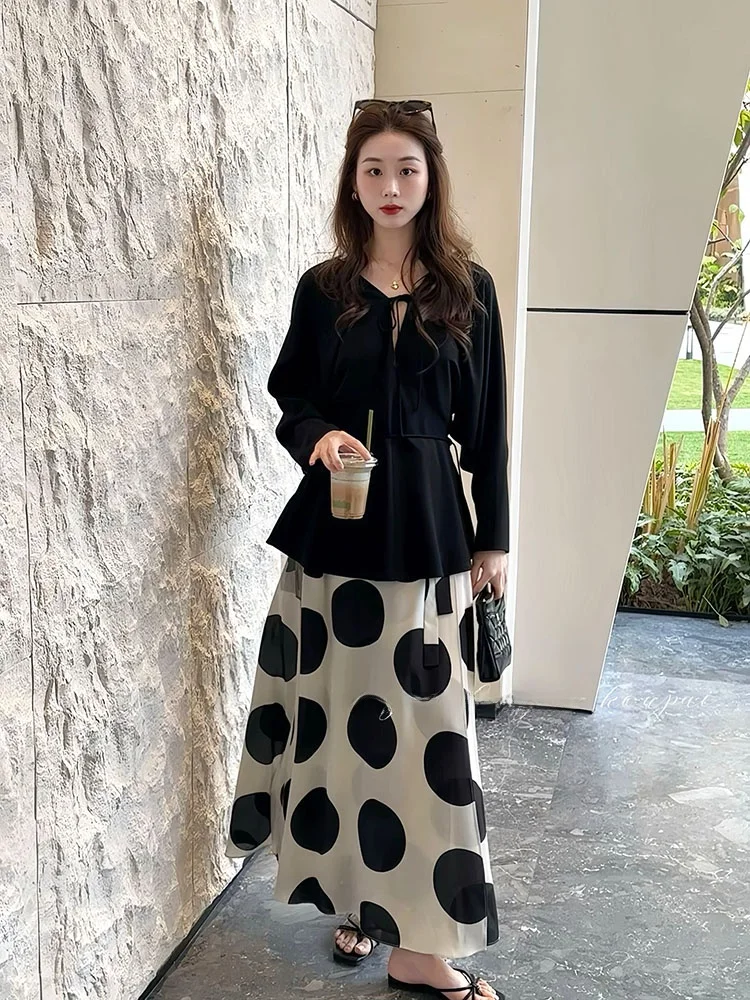 Новая летняя повседневная юбка миди больших размеров в горошек с завышенной талией, стройнящая, универсальная, для офиса, из шелка с принтом, А-силуэт
Новая летняя повседневная юбка миди больших размеров в горошек с завышенной талией, стройнящая, универсальная, для офиса, из шелка с принтом, А-силуэт