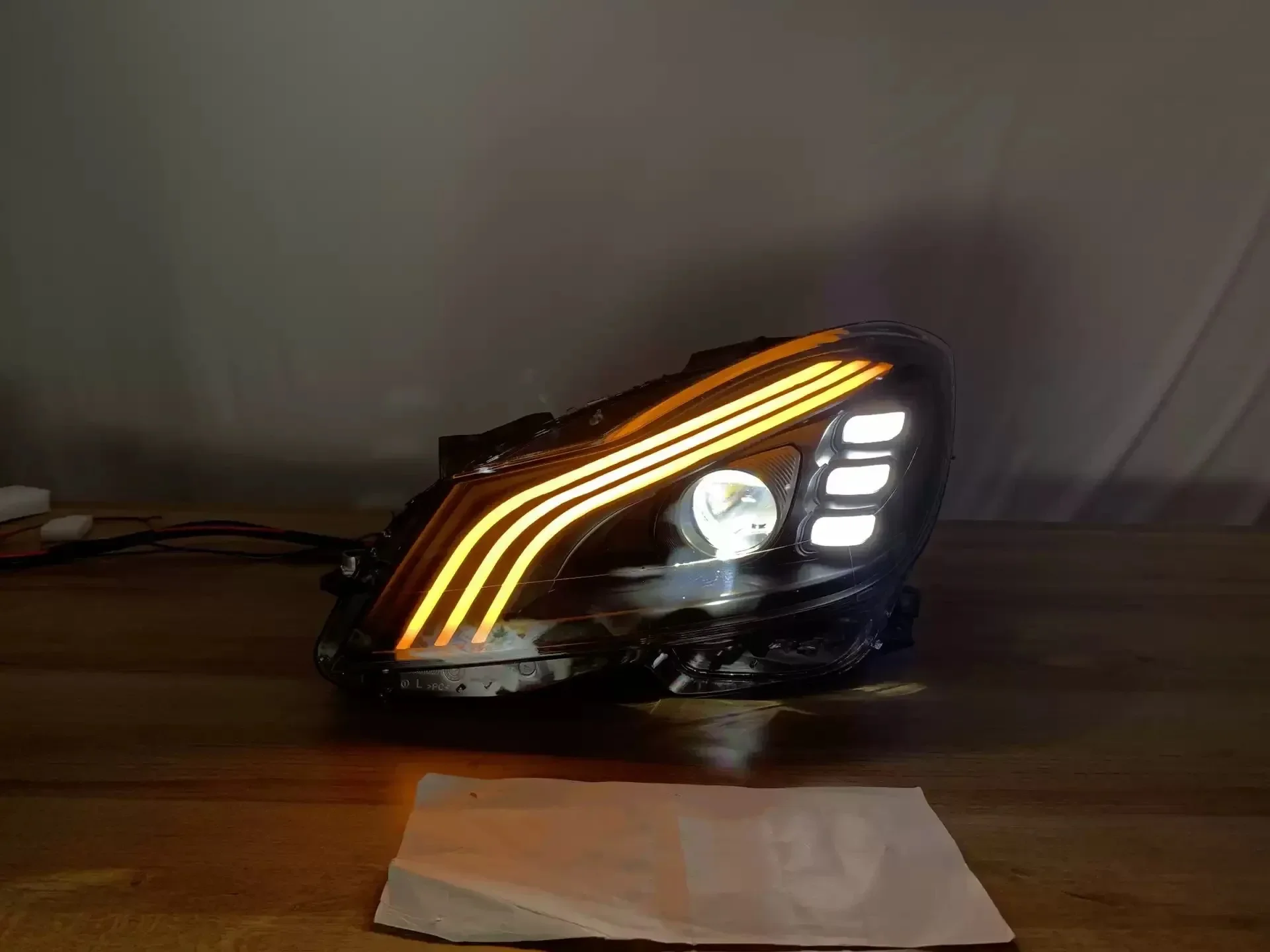 Front headlamp Led Headlight for Mercedes Benz C-class W204 2011-2014 DRL Daytime Running DRL Turn signal
Front headlamp Led Headlight for Mercedes Benz C-class W204 2011-2014 DRL Daytime Running DRL Turn signal