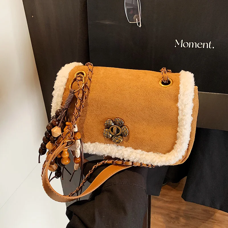Замшевая кожаная сумка в стиле ретро для женщин, зимняя сумка, модная сумка-шоппер из овечьей шерсти под мышками, маленькая сумка-мессенджер с клапаном
Замшевая кожаная сумка в стиле ретро для женщин, зимняя сумка, модная сумка-шоппер из овечьей шерсти под мышками, маленькая сумка-мессенджер с клапаном