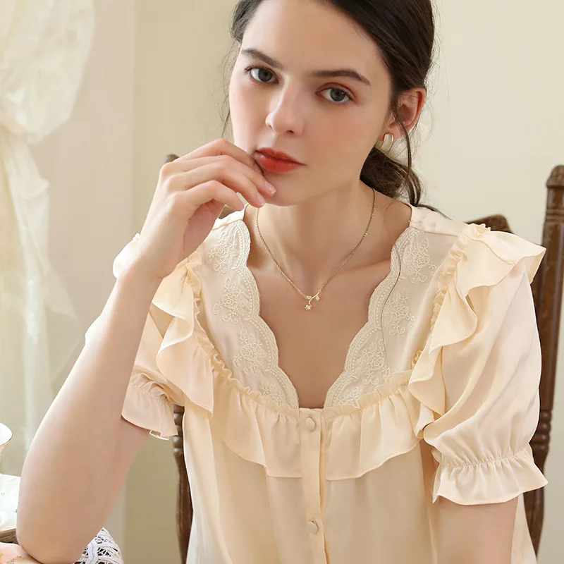 Sleepwear for Women Summer Satin Silk Short Sleeved Trousers Suit Pajamas Doll Collar Home Suit Princess Style Pyjamas Nightwear
Sleepwear for Women Summer Satin Silk Short Sleeved Trousers Suit Pajamas Doll Collar Home Suit Princess Style Pyjamas Nightwear
