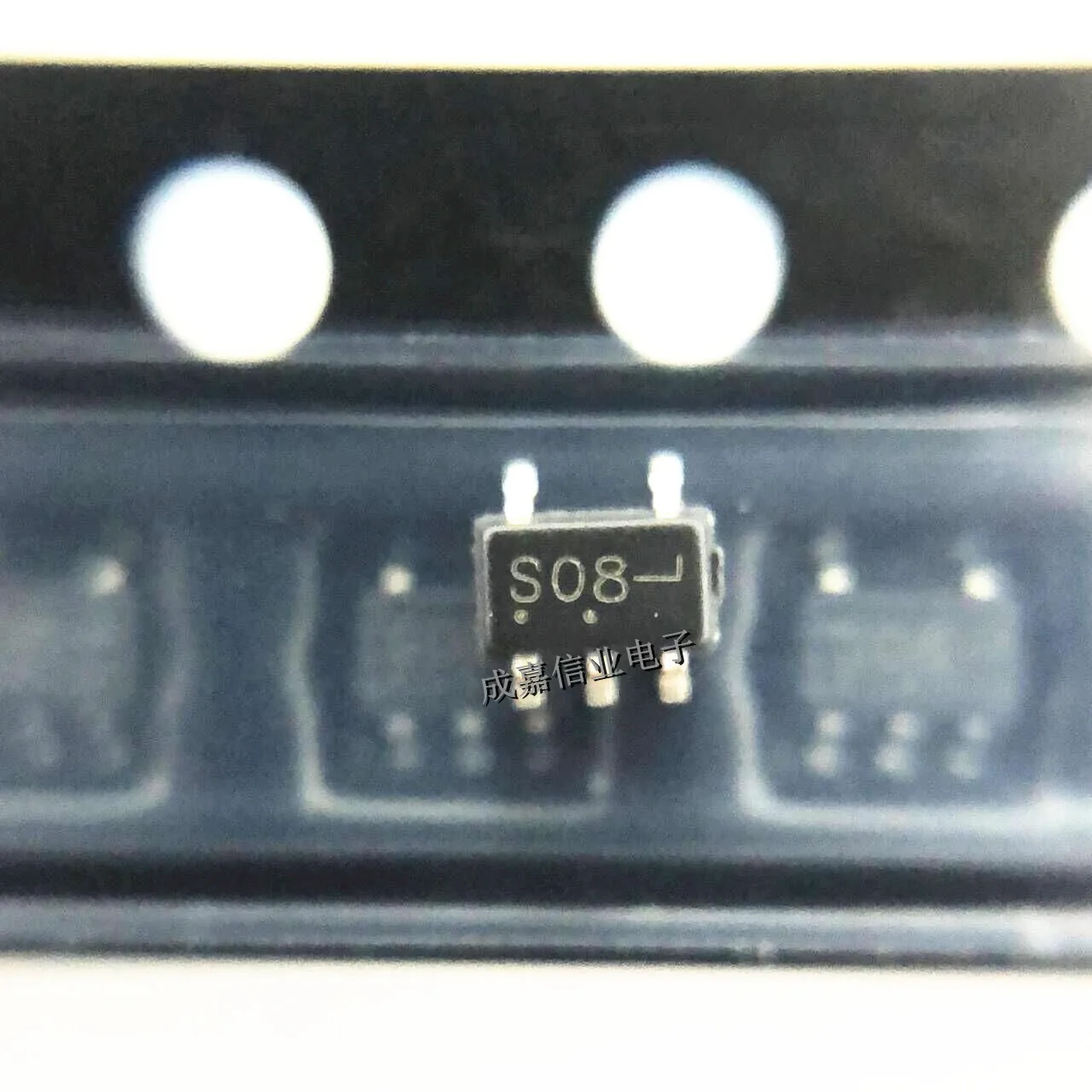 10 шт./лот NC7S08P5X SC-70-5 MARKING;S08 Серия 6 V поверхностное крепление TinyLogic HS 2-вход и затвор
10 шт./лот NC7S08P5X SC-70-5 MARKING;S08 Серия 6 V поверхностное крепление TinyLogic HS 2-вход и затвор