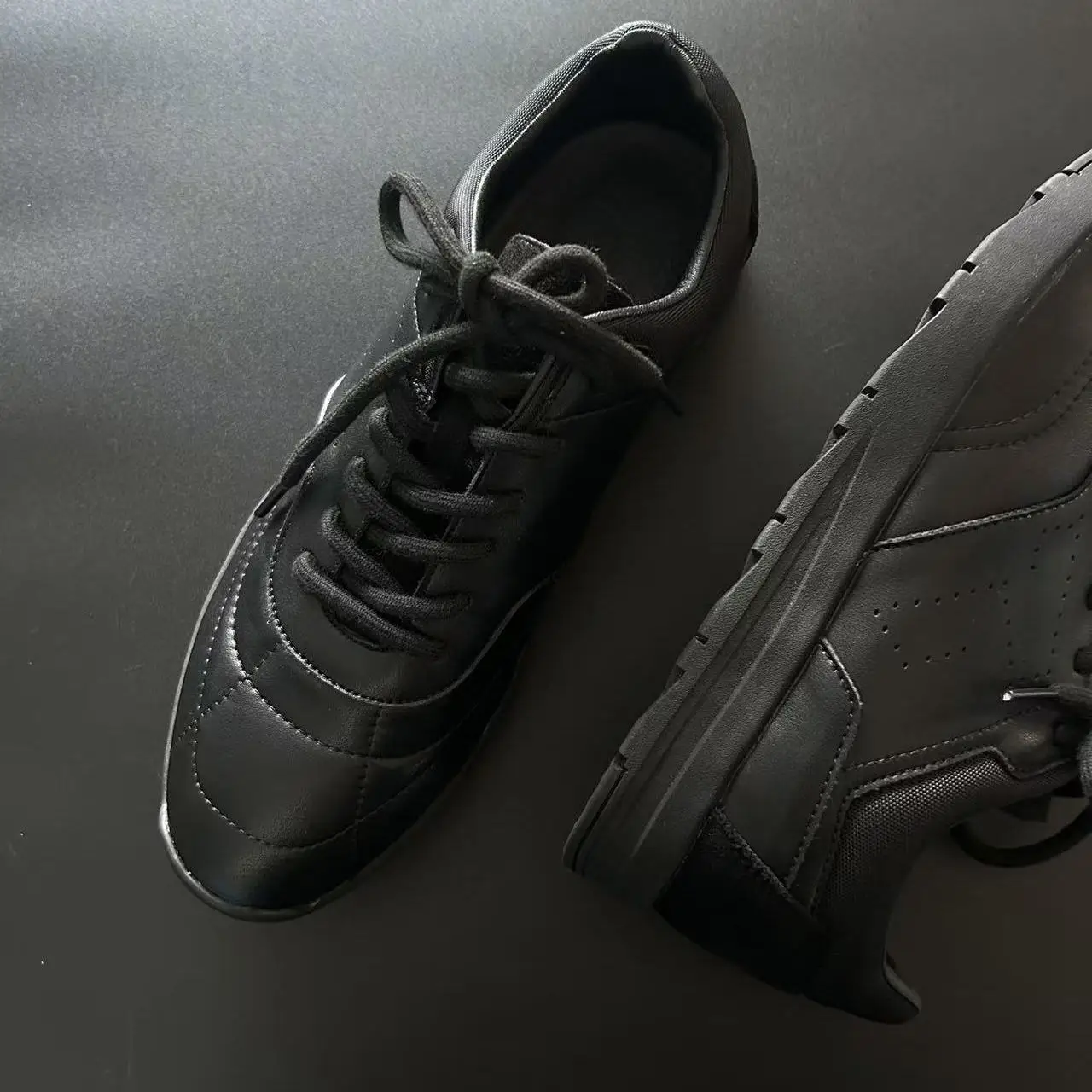 Outdoor Men's Casual Shoes Trendy Lace-Up Black Leather Hiking Flat Bottom Sports Commuting round Toe Slow Running Shoes
Outdoor Men's Casual Shoes Trendy Lace-Up Black Leather Hiking Flat Bottom Sports Commuting round Toe Slow Running Shoes
