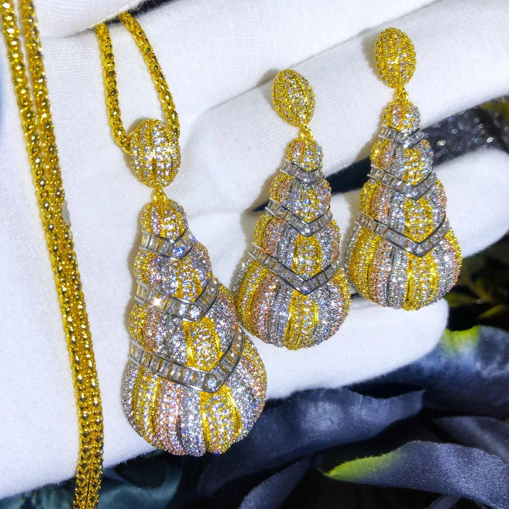 Soramoore Be Original Necklace Earrings Jewelry Set Geometric Sparkling Women Girl Gift High Quality Cubic Zirconia Accessories
Soramoore Be Original Necklace Earrings Jewelry Set Geometric Sparkling Women Girl Gift High Quality Cubic Zirconia Accessories