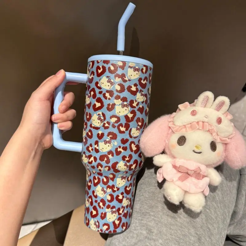 1200ML Sanrio Hello Kitty Thermos Kawaii Leopard Print Large-capacity Straw Water Cup Cartoon Car Stainless Steel Ice Tyre Cup
1200ML Sanrio Hello Kitty Thermos Kawaii Leopard Print Large-capacity Straw Water Cup Cartoon Car Stainless Steel Ice Tyre Cup