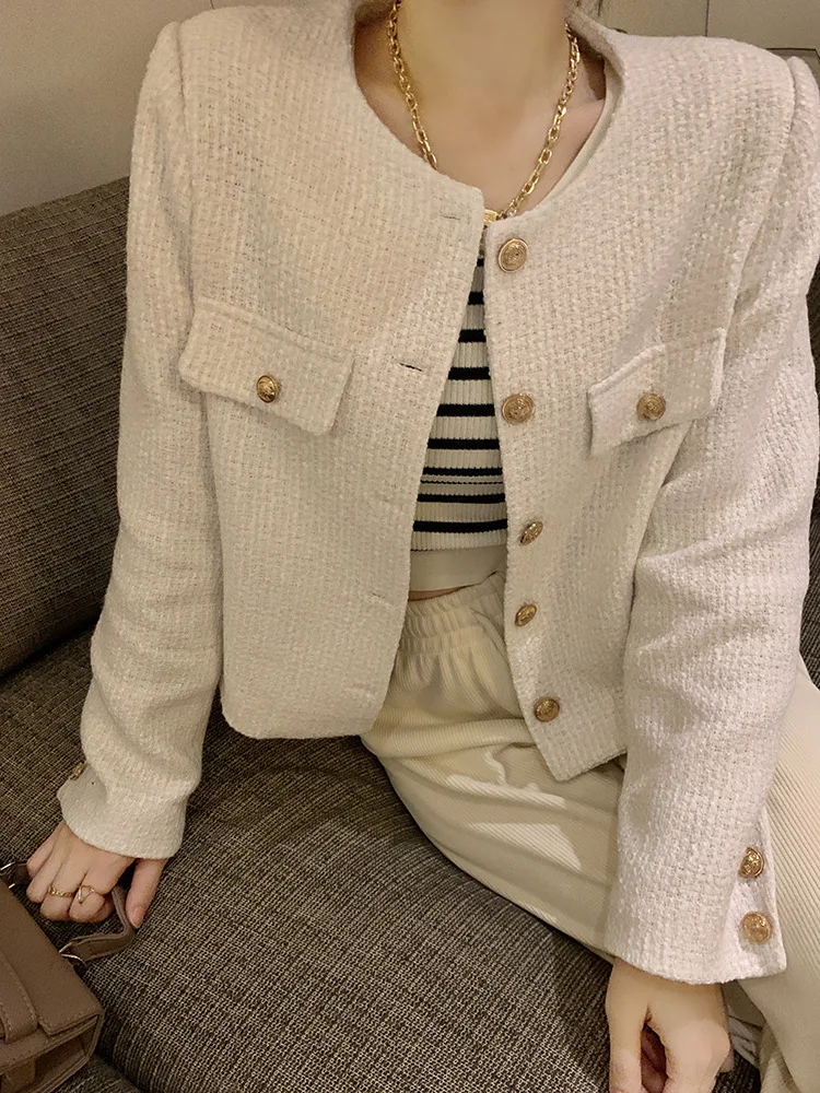 Утолщенная короткая стеганая куртка, женская мода, зима 2026, новый универсальный высококачественный топ во французском стиле, уличный стиль
Утолщенная короткая стеганая куртка, женская мода, зима 2026, новый универсальный высококачественный топ во французском стиле, уличный стиль