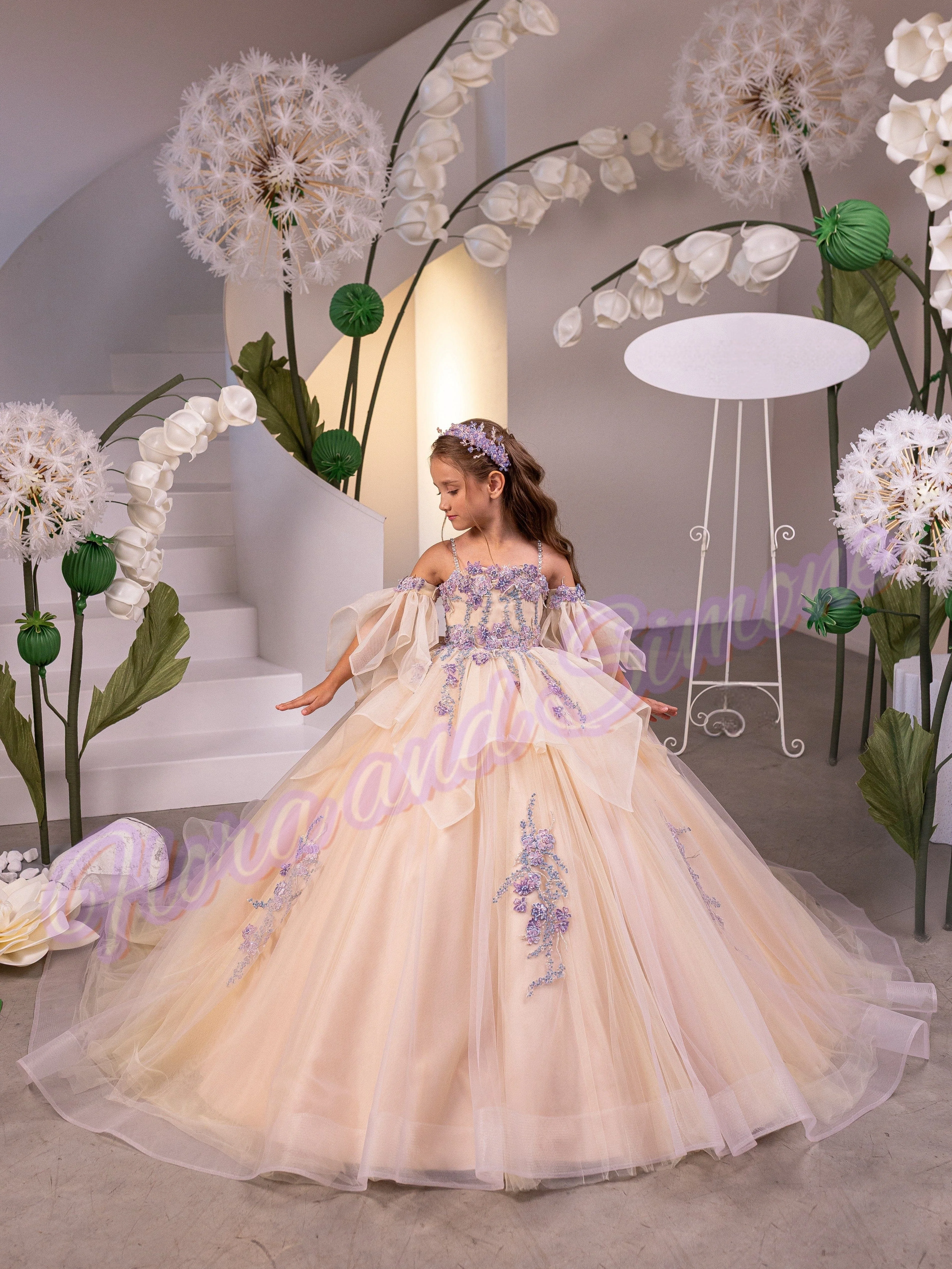 Платье цвета шампанского для девочек с цветочными аппликациями из фиолетового тюля для свадьбы, дня рождения, выпускного вечера, вечернего банкета, на заказ
Платье цвета шампанского для девочек с цветочными аппликациями из фиолетового тюля для свадьбы, дня рождения, выпускного вечера, вечернего банкета, на заказ