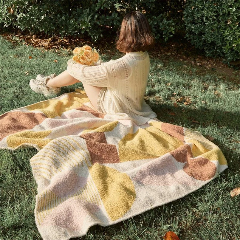 Nordic Ins Style Half Side Velvet Bedroom Knitted Geometric Pattern Blanket Modern Simple Multifunctional Sofa Cover Blanket
Nordic Ins Style Half Side Velvet Bedroom Knitted Geometric Pattern Blanket Modern Simple Multifunctional Sofa Cover Blanket