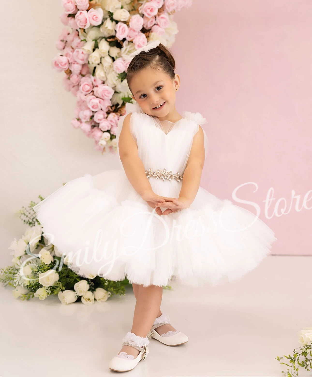 Cute Tulle Flower Girl Dresses for Wedding Sleeveless V-back Knee Lenght Girls Party First Communion Gowns Customized
Cute Tulle Flower Girl Dresses for Wedding Sleeveless V-back Knee Lenght Girls Party First Communion Gowns Customized