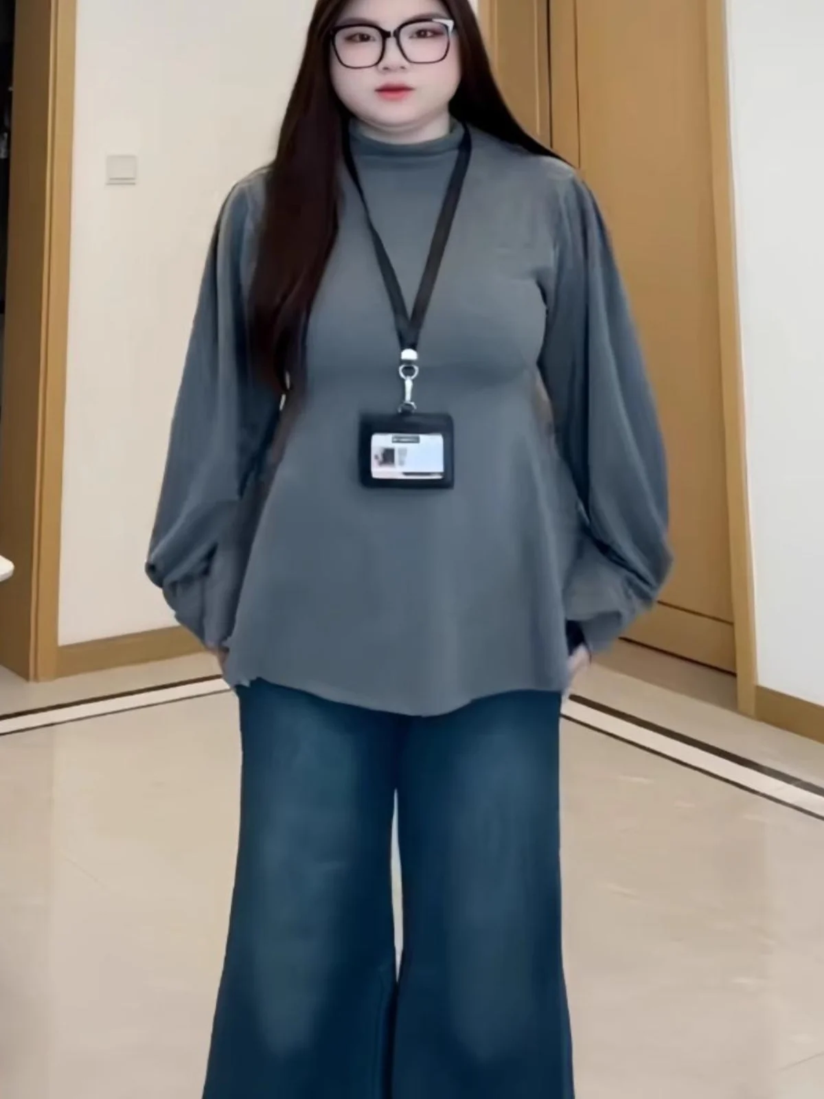 Женская футболка больших размеров с высоким воротником, облегающая, с рукавами-фонариками, для осени и зимы, базовая, внутренняя одежда
Женская футболка больших размеров с высоким воротником, облегающая, с рукавами-фонариками, для осени и зимы, базовая, внутренняя одежда