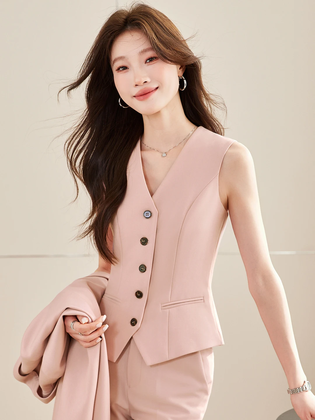 Slim Fit Professional Suit Vest Set for Women Commute Fashion Korean Style Inner Wear Short Length V Neck Single Button
Slim Fit Professional Suit Vest Set for Women Commute Fashion Korean Style Inner Wear Short Length V Neck Single Button
