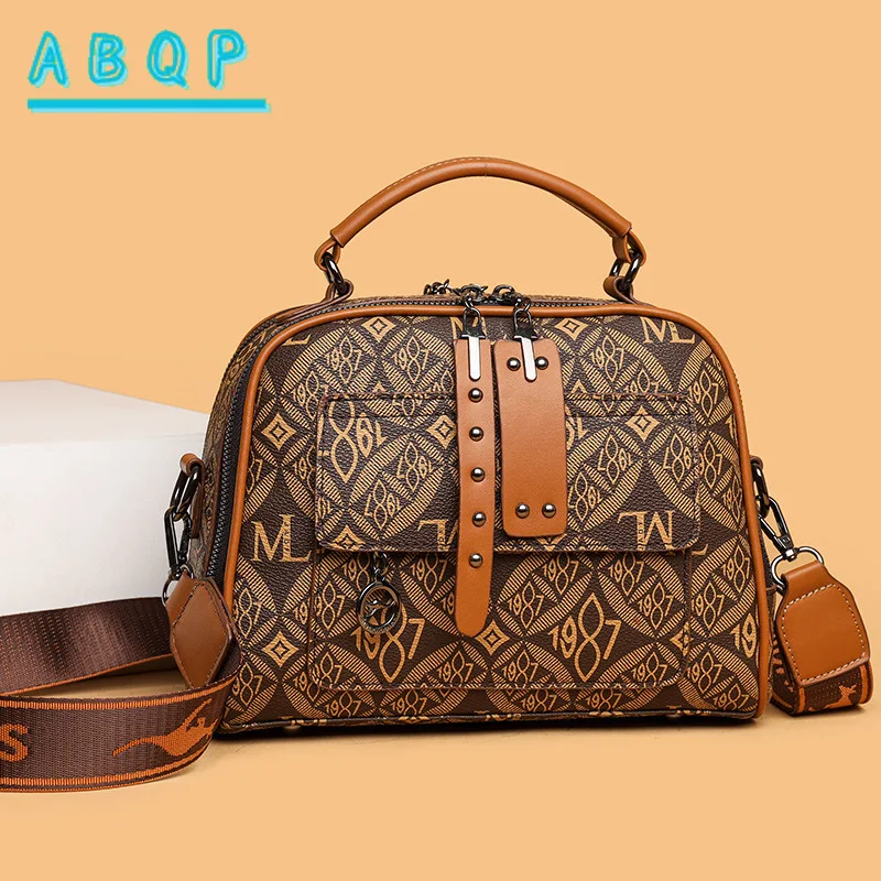 Crossbody Bag Chic Geometric Print Women's Handbag Lightweight Large Capacity with Adjustable Strap Zip Closure Everyday Use
Crossbody Bag Chic Geometric Print Women's Handbag Lightweight Large Capacity with Adjustable Strap Zip Closure Everyday Use