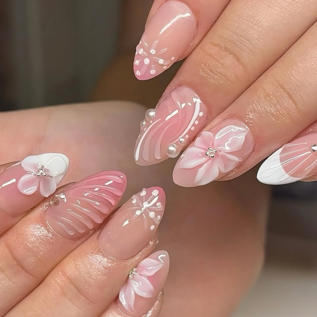 Pearl Rhinestone Silver Bead 3D Flowers Nail Art Summer Short Almond Fake Nails Detachable Finished False Nails Press on Nails
Pearl Rhinestone Silver Bead 3D Flowers Nail Art Summer Short Almond Fake Nails Detachable Finished False Nails Press on Nails