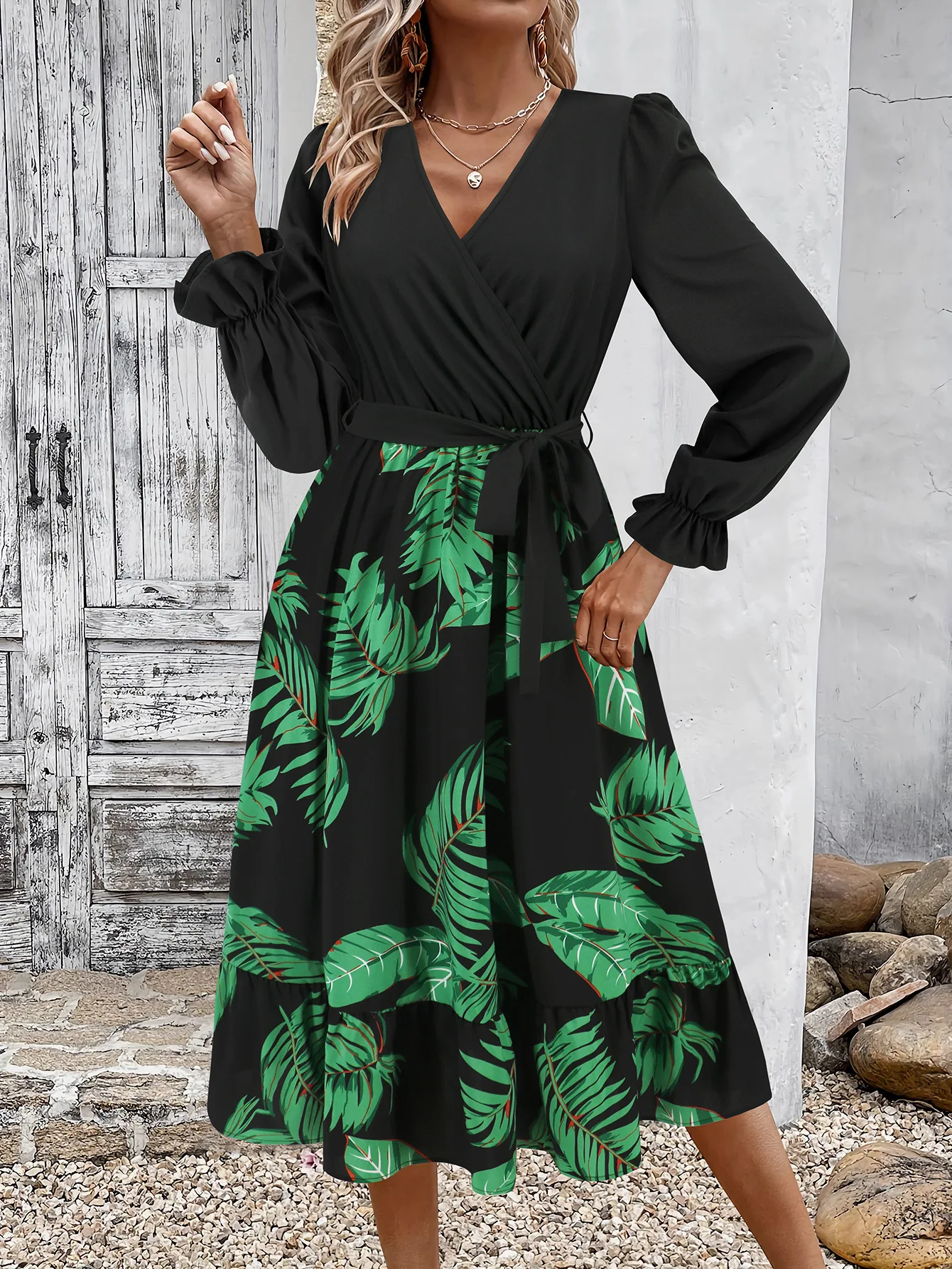 Dress Women Female Clothing Fashion Elegant V-neck Long-sleeved Printed Dress Mid-length Retro Autumn and Winter A-line Skirt
Dress Women Female Clothing Fashion Elegant V-neck Long-sleeved Printed Dress Mid-length Retro Autumn and Winter A-line Skirt