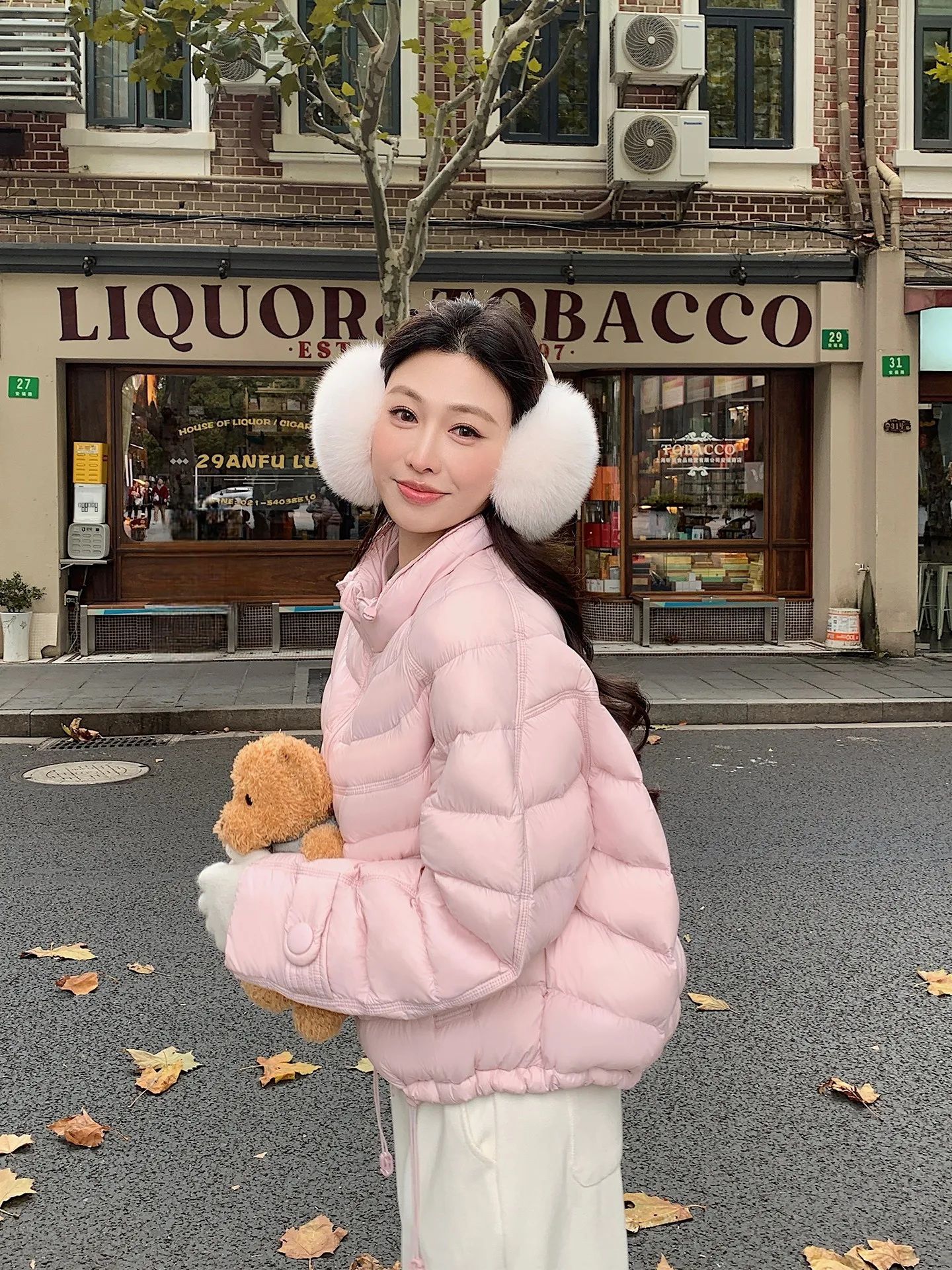 MCHEEN 2025 Новый легкий джинт из гусиного пуха 90 с тонким воротником-стойкой, легкое пальто в рубчик, верхняя одежда для женщин
MCHEEN 2025 Новый легкий джинт из гусиного пуха 90 с тонким воротником-стойкой, легкое пальто в рубчик, верхняя одежда для женщин