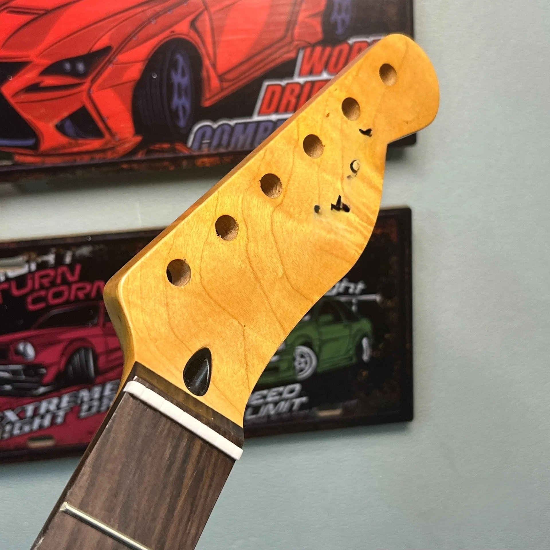 Brand new electric guitar neck tiger pattern maple wood, pure Canadian production
Brand new electric guitar neck tiger pattern maple wood, pure Canadian production
