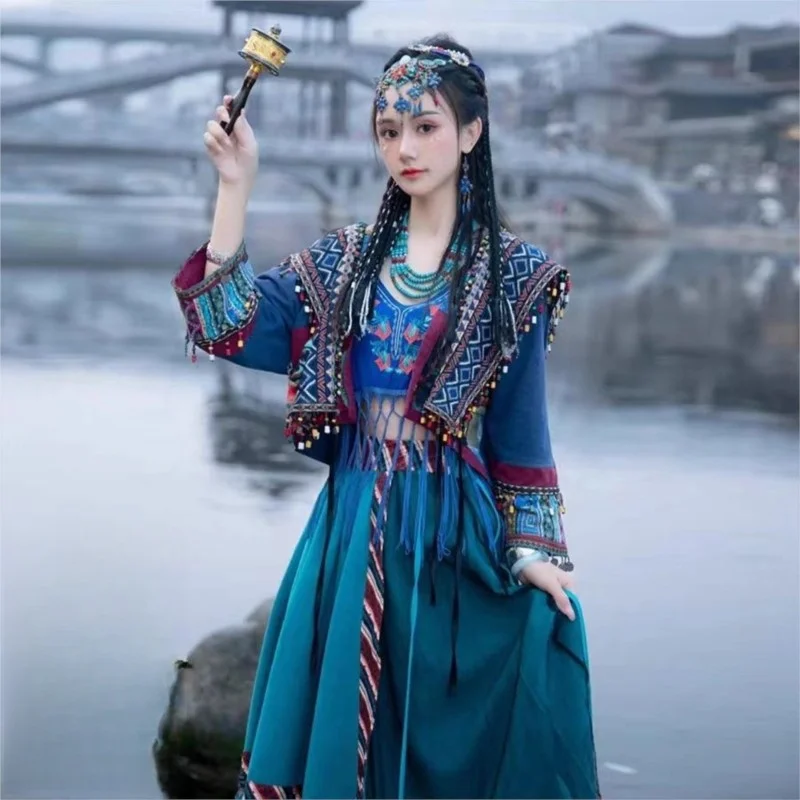Miao' S Girl Women's Han Chinese Clothing Exotic Style Hanfu Elements Photography
Miao' S Girl Women's Han Chinese Clothing Exotic Style Hanfu Elements Photography