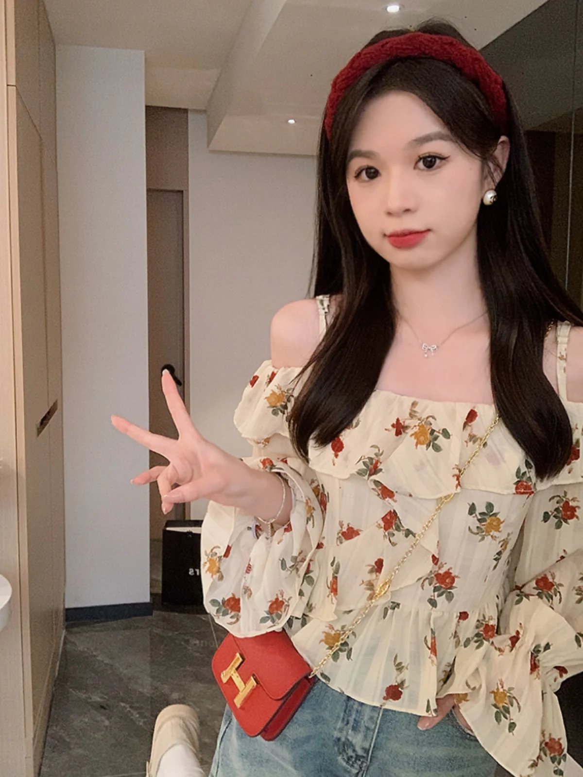 Новинка! Модный женский топ Anli с красным цветочным кружевом, открытыми плечами и двумя способами ношения, на бретельках, свободного кроя.
Новинка! Модный женский топ Anli с красным цветочным кружевом, открытыми плечами и двумя способами ношения, на бретельках, свободного кроя.