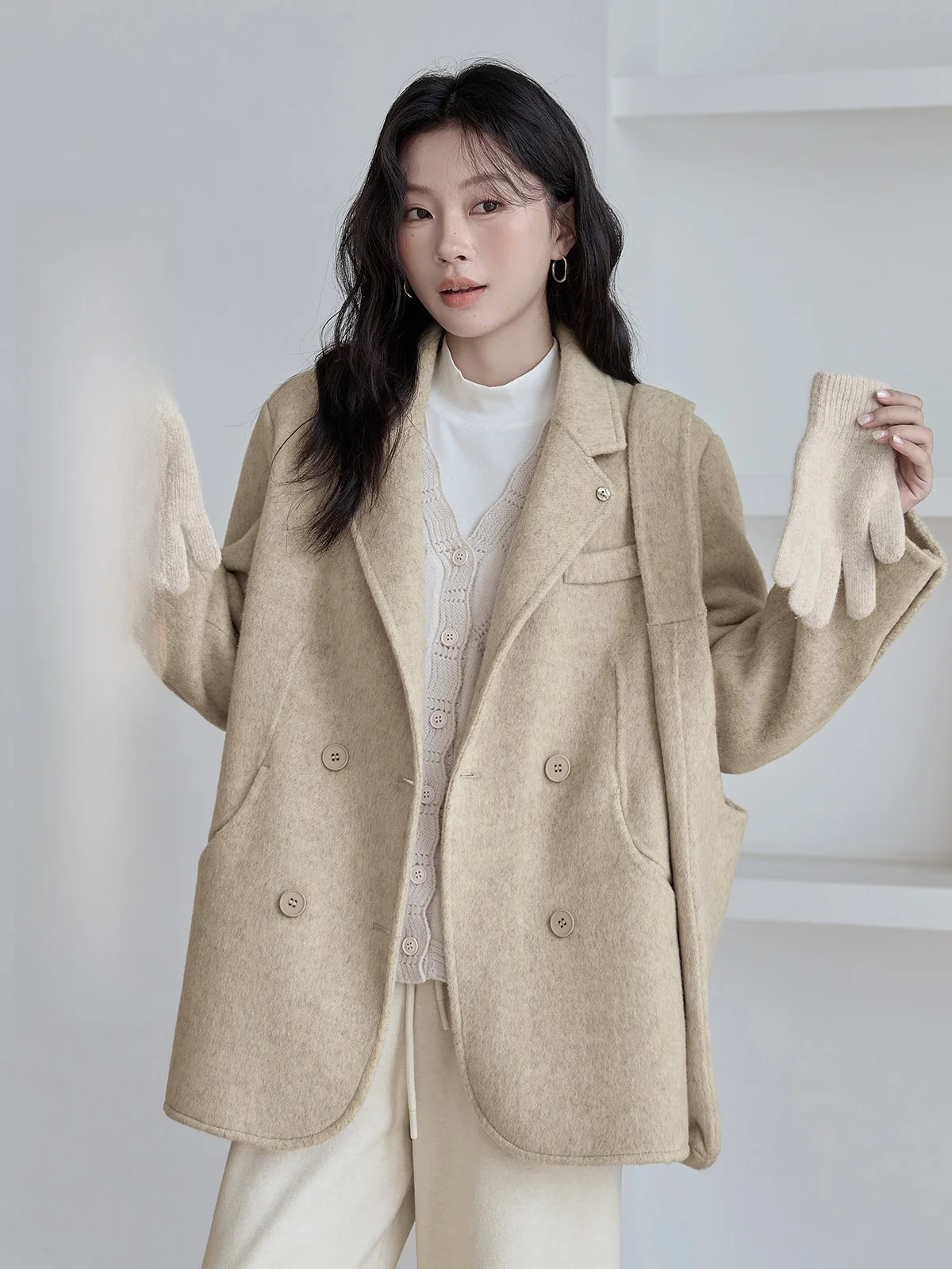 Двустороннее шерстяное пальто HuiXi для женщин, укороченное, до плеч, зимнее, модное, осень-зима 2025, в корейском стиле
Двустороннее шерстяное пальто HuiXi для женщин, укороченное, до плеч, зимнее, модное, осень-зима 2025, в корейском стиле