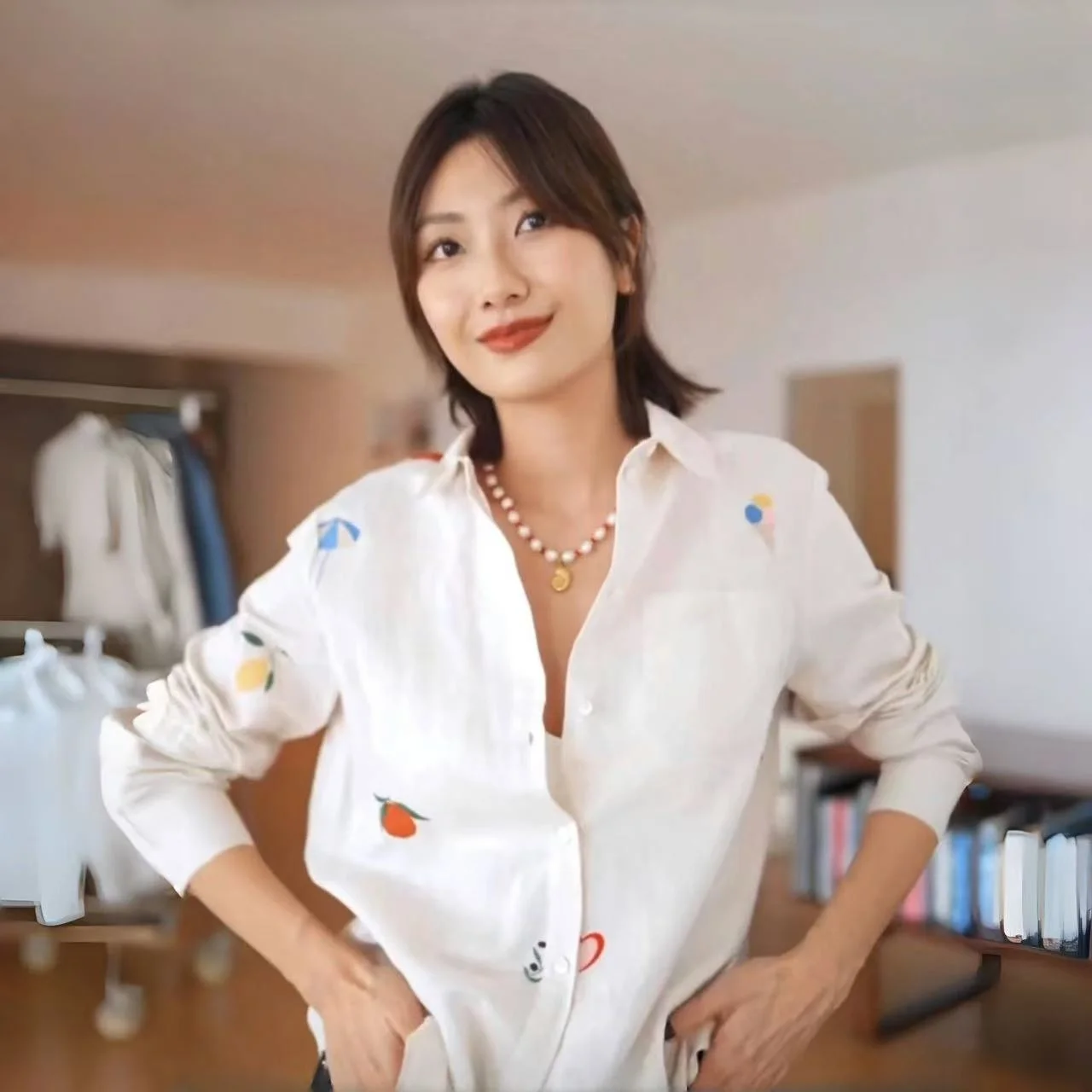 Sweet Fruit Embroidery Linen Shirt Paris Seza Spring Bag 25 Casual Loose Fit Long Sleeve Women's Fashion Shirt
Sweet Fruit Embroidery Linen Shirt Paris Seza Spring Bag 25 Casual Loose Fit Long Sleeve Women's Fashion Shirt
