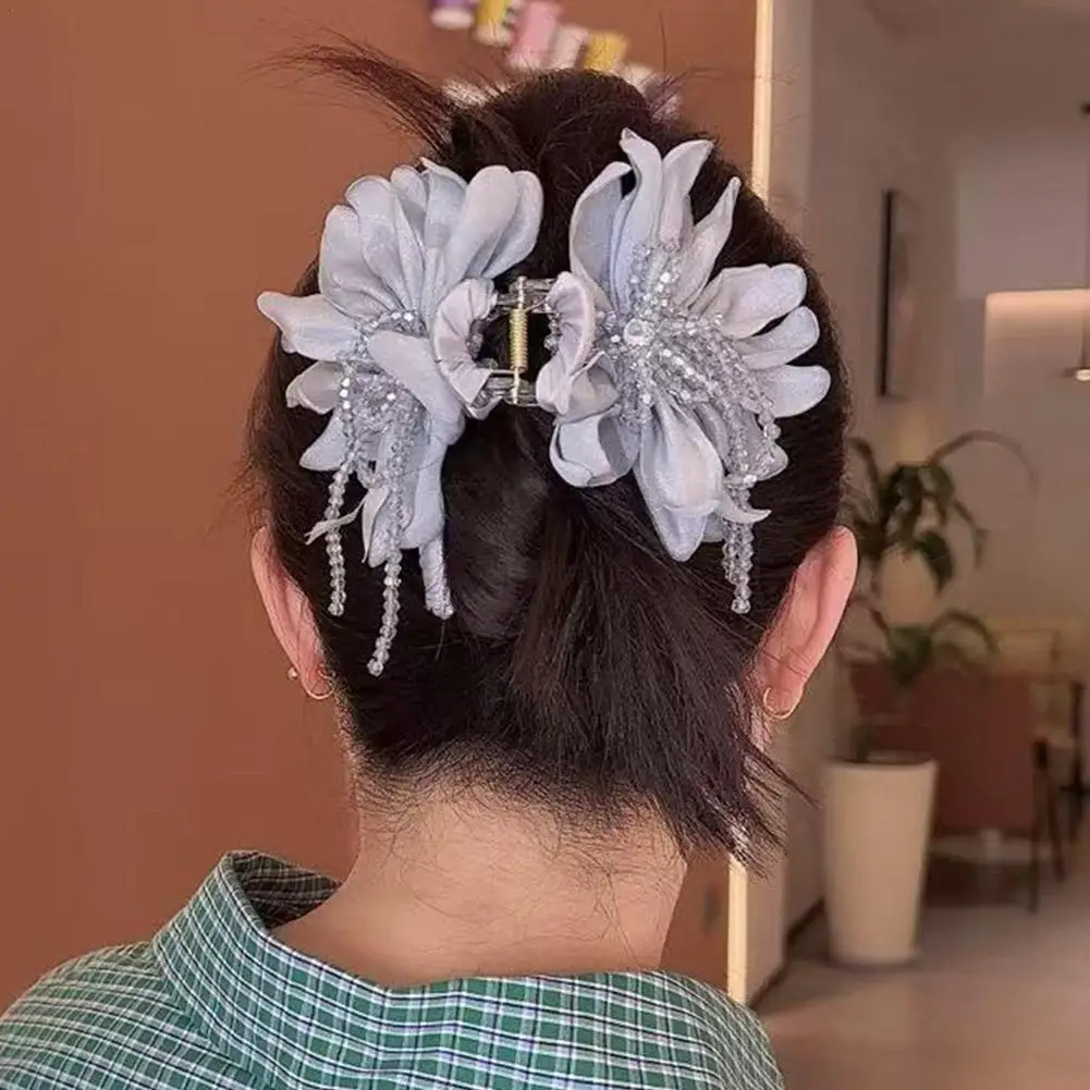 French Floral Crystal Butterfly Shark Bite Hair Clip Women's Fashionable Elegant Sweet Hair Gripper Hair Accessories 
French Floral Crystal Butterfly Shark Bite Hair Clip Women's Fashionable Elegant Sweet Hair Gripper Hair Accessories