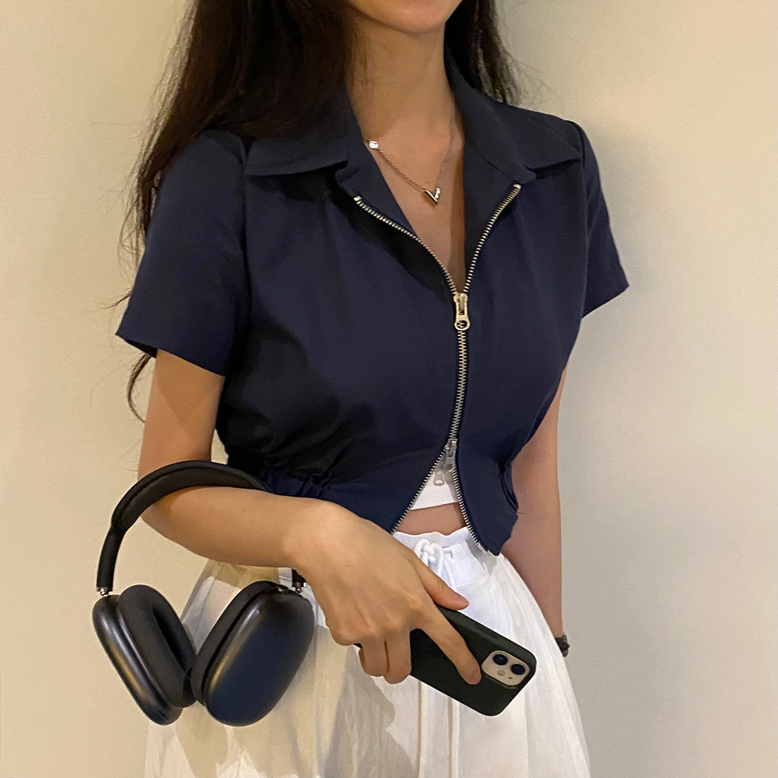 Летняя винтажная женская куртка с отложным воротником и коротким рукавом, тонкая, свободного кроя, утягивающая, повседневная, спортивная, на молнии, модная, в уличном стиле
Летняя винтажная женская куртка с отложным воротником и коротким рукавом, тонкая, свободного кроя, утягивающая, повседневная, спортивная, на молнии, модная, в уличном стиле