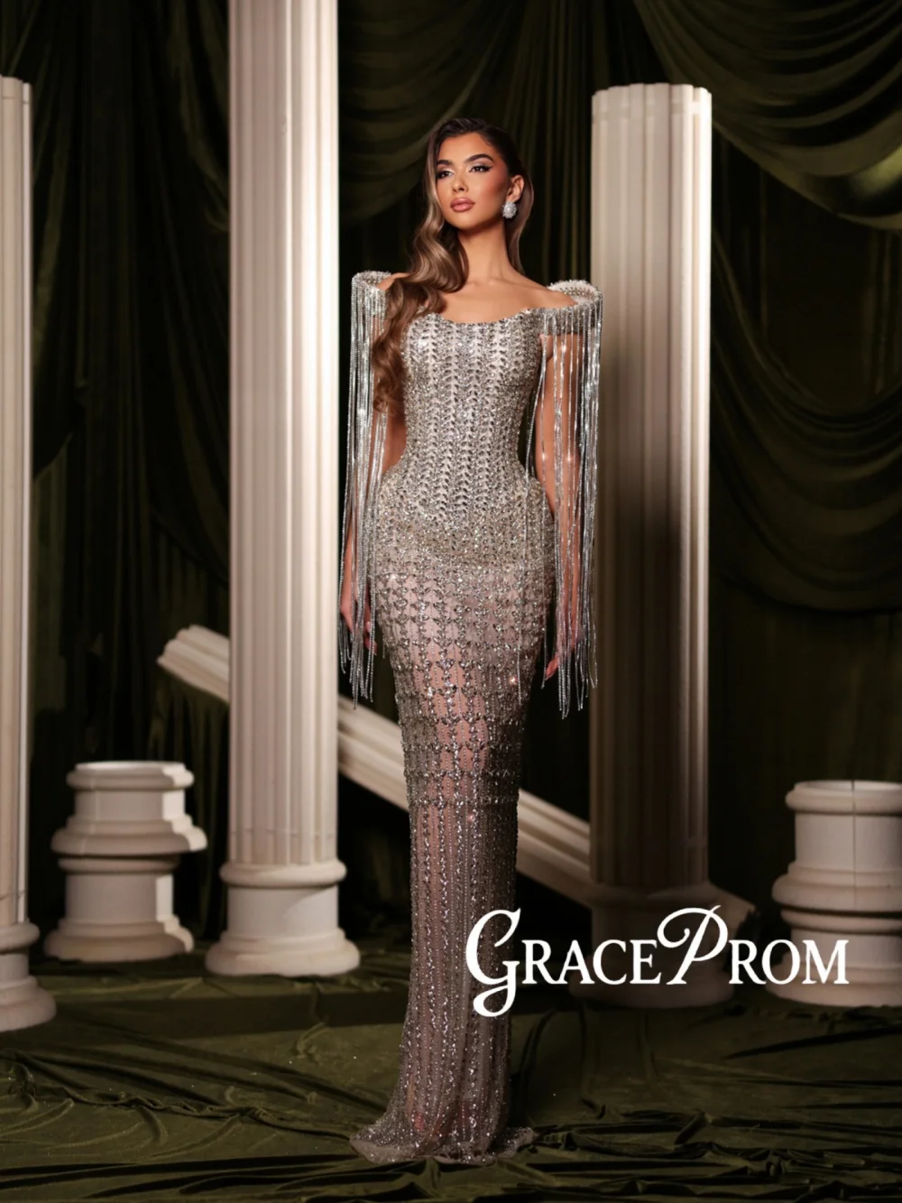 Glimmering Crystal Tassel Evening Dress Gorgeous Straight Long Wedding Party Gown Customized Fashion Illusion Red Carpet Gowns
Glimmering Crystal Tassel Evening Dress Gorgeous Straight Long Wedding Party Gown Customized Fashion Illusion Red Carpet Gowns