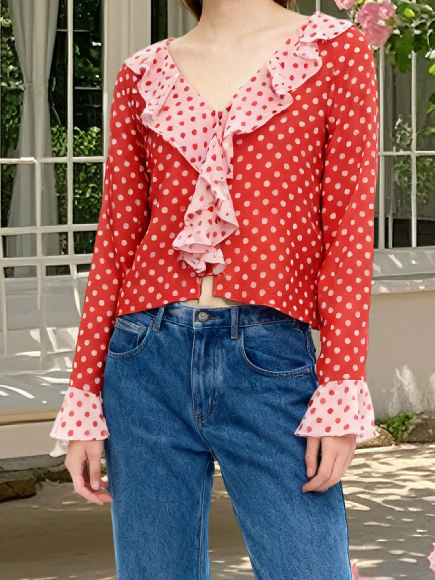 Стильная женская блузка оверсайз с длинными рукавами, V-образным вырезом в горошек и рюшами — идеально подходит для повседневной носки
Стильная женская блузка оверсайз с длинными рукавами, V-образным вырезом в горошек и рюшами — идеально подходит для повседневной носки