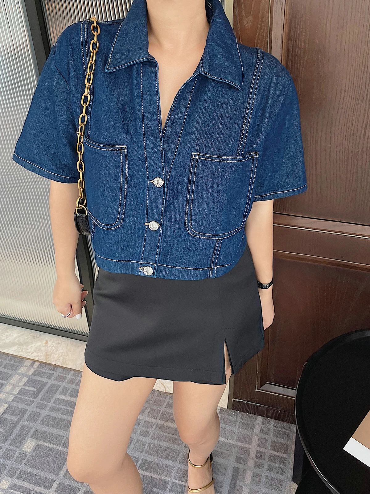 Denim Shirts Blouse Tops Y2K Woman Clothing 2025 Summer Stylish Short Sleeve Korean Fashion Style Vintage Elegant Oversized
Denim Shirts Blouse Tops Y2K Woman Clothing 2025 Summer Stylish Short Sleeve Korean Fashion Style Vintage Elegant Oversized