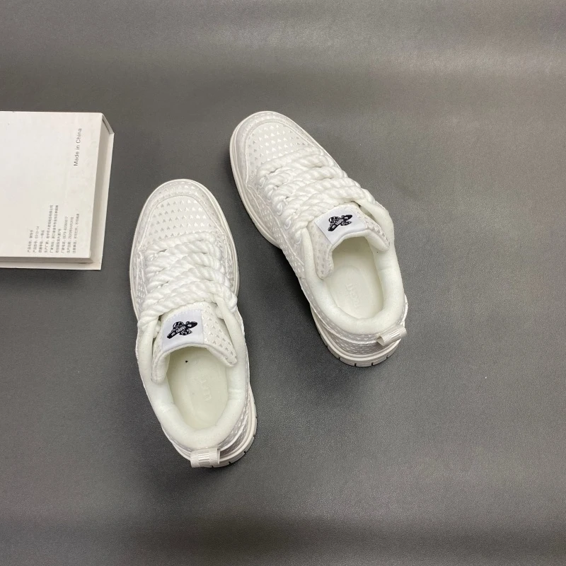 Milk white heart-shaped dark pattern thick soled skateboard shoes with thick rope shoelace design, casual shoes with soft sole,
Milk white heart-shaped dark pattern thick soled skateboard shoes with thick rope shoelace design, casual shoes with soft sole,