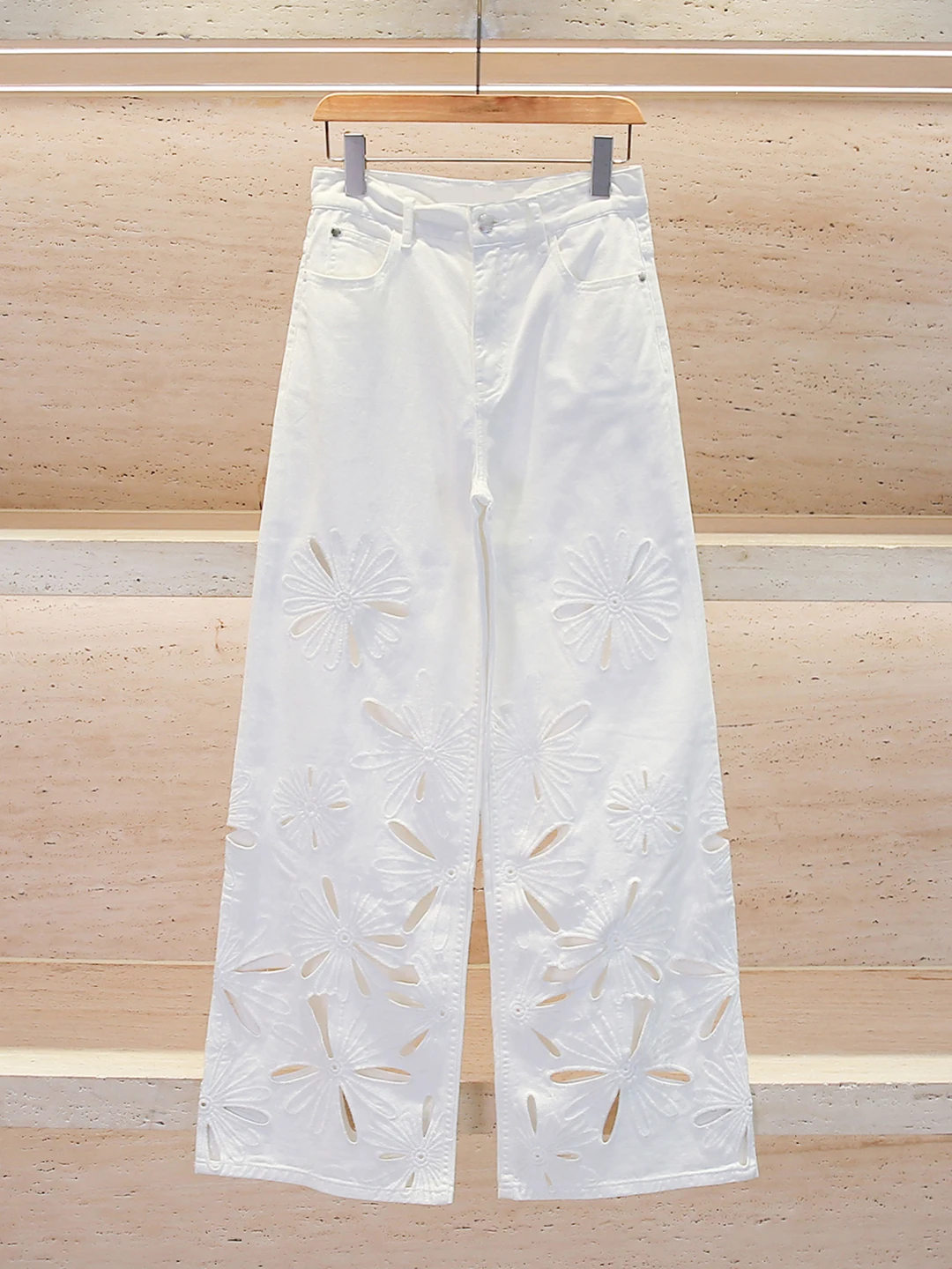 High Waist Wide Leg Denim Jeans Women's Spring Summer Hollow out Floral Embroidery Casual High Waist Wide Leg Pants
High Waist Wide Leg Denim Jeans Women's Spring Summer Hollow out Floral Embroidery Casual High Waist Wide Leg Pants