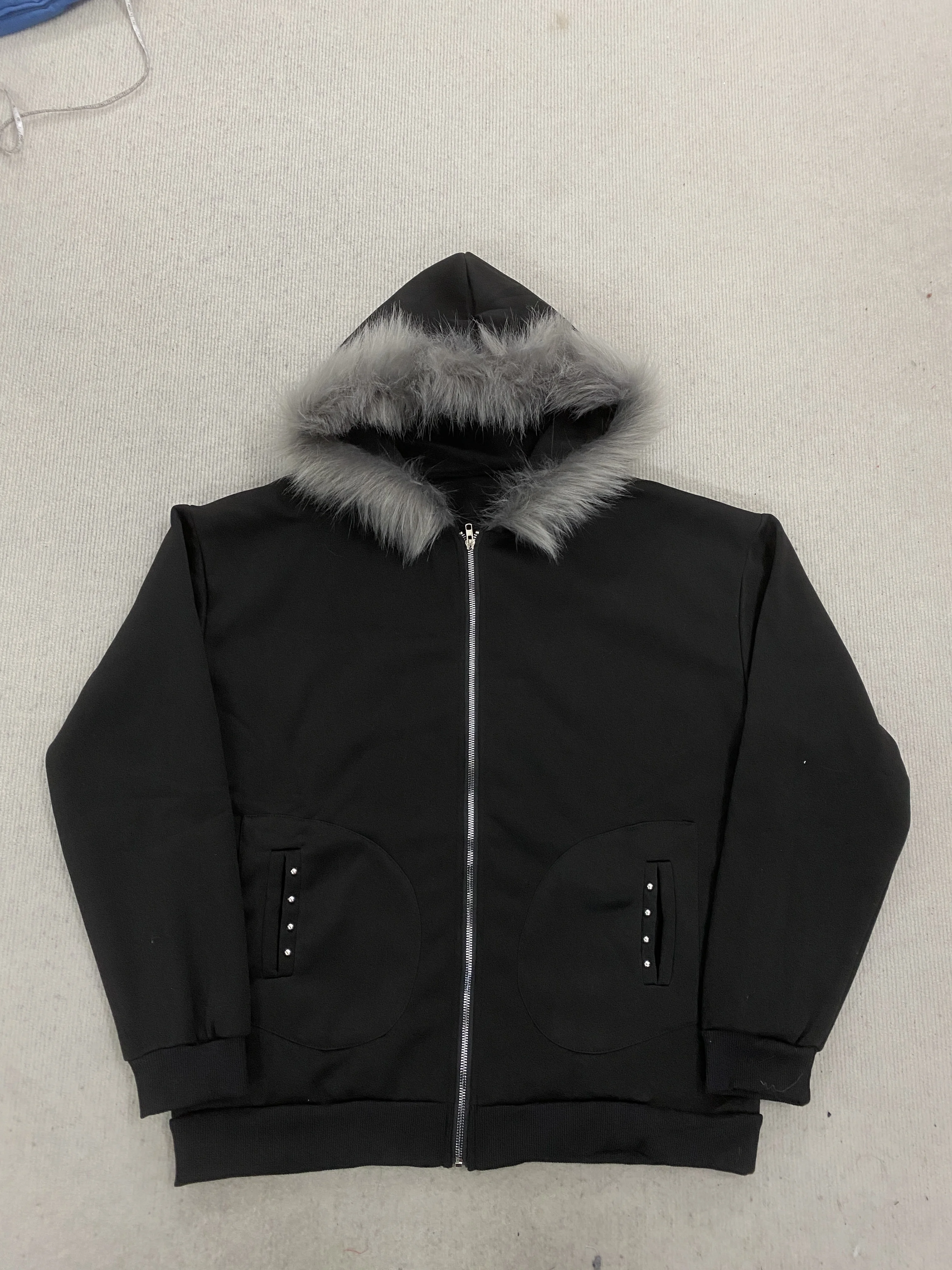 Новая американская ретро-куртка Y2K с меховым воротником и молнией, унисекс, в уличном стиле, универсальная для повседневной носки и поездок на работу, модель 2026 года
Новая американская ретро-куртка Y2K с меховым воротником и молнией, унисекс, в уличном стиле, универсальная для повседневной носки и поездок на работу, модель 2026 года