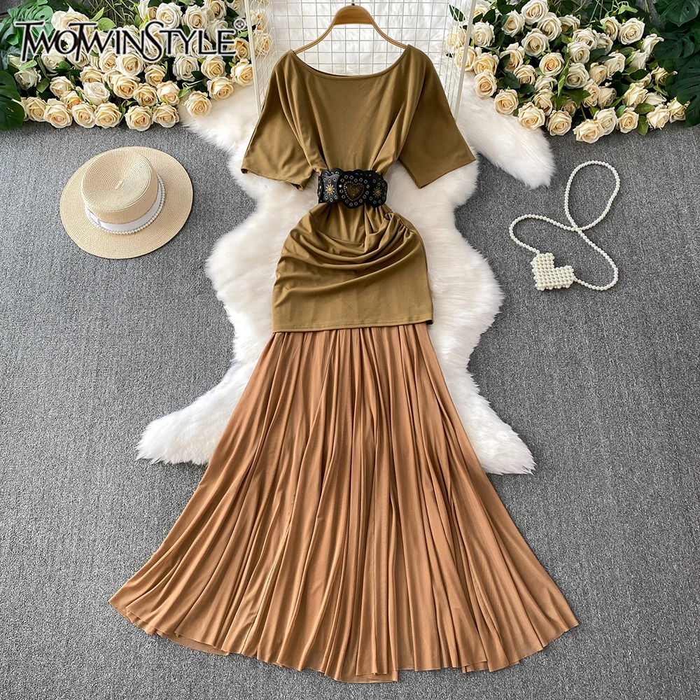 TWOTWINSTYLE Casual Hit Color Two Piece Sets For Women Round Neck Short Sleeve Top High Waist Skirt Chic Set Female KDR545447
TWOTWINSTYLE Casual Hit Color Two Piece Sets For Women Round Neck Short Sleeve Top High Waist Skirt Chic Set Female KDR545447
