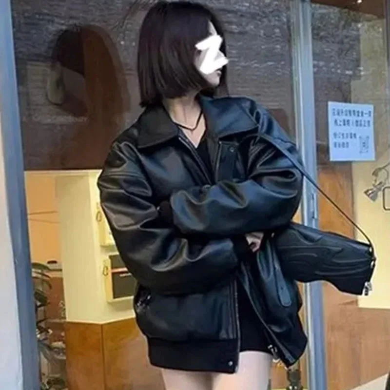 Весенняя женская модная повседневная куртка из искусственной кожи в корейском стиле, свободная куртка на молнии из ПУ кожи, осенняя новинка, пальто с длинными рукавами
Весенняя женская модная повседневная куртка из искусственной кожи в корейском стиле, свободная куртка на молнии из ПУ кожи, осенняя новинка, пальто с длинными рукавами