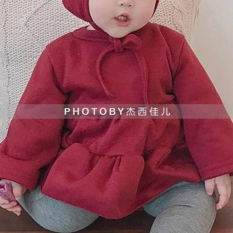 Korean Red Princess Climbing Suit Hat Two-piece Set for Baby Girl Winter Burgundy Velvet Fart Onesie
Korean Red Princess Climbing Suit Hat Two-piece Set for Baby Girl Winter Burgundy Velvet Fart Onesie