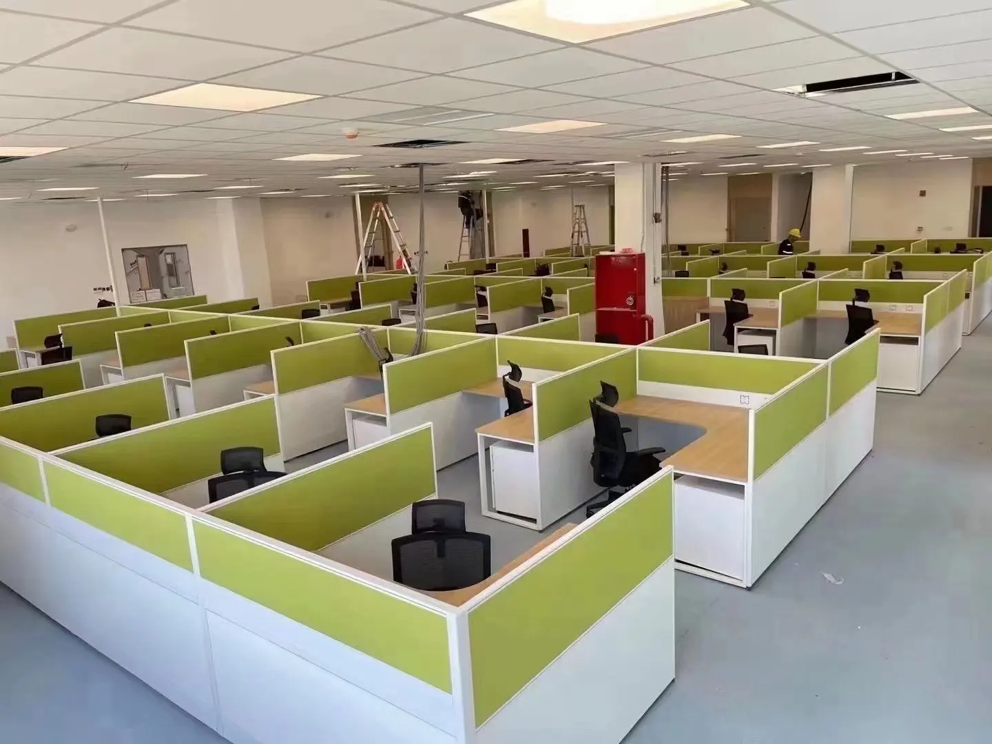 Modern Design 2-4 Seater Furniture Metal Iron Workstation Coworking Office Desk Extendable Wood Finish for Open Staff
Modern Design 2-4 Seater Furniture Metal Iron Workstation Coworking Office Desk Extendable Wood Finish for Open Staff