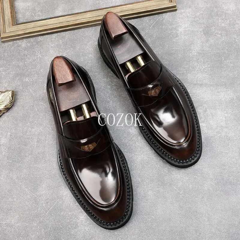 2025 New Men Business Leather Shoes with Cowhide Feet Create A Comfortable Soft-soled Soft Leather Surface for Work
2025 New Men Business Leather Shoes with Cowhide Feet Create A Comfortable Soft-soled Soft Leather Surface for Work