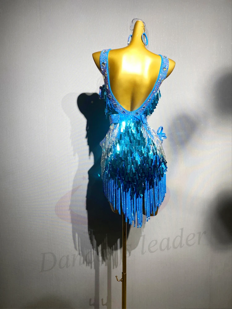 Платье для латинских танцоров для взрослых и детей, высококачественное индивидуальное платье с блестками и бриллиантами в полоску, платье для выступлений с камнями Tango Samba AB
Платье для латинских танцоров для взрослых и детей, высококачественное индивидуальное платье с блестками и бриллиантами в полоску, платье для выступлений с камнями Tango Samba AB