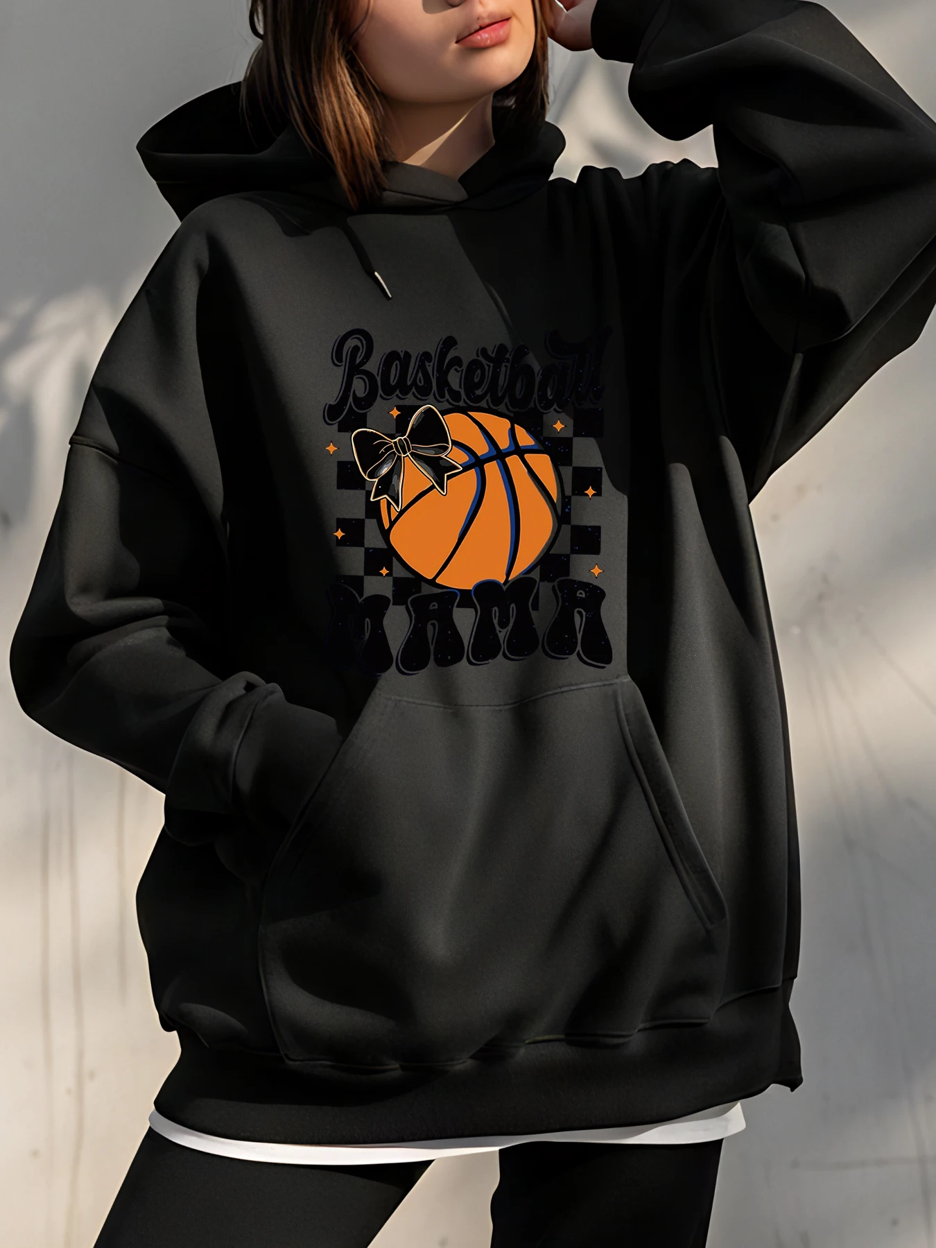 Женская черная толстовка с капюшоном Basketball Mama с принтом баскетбола и банта, повседневная спортивная одежда для женщин
Женская черная толстовка с капюшоном Basketball Mama с принтом баскетбола и банта, повседневная спортивная одежда для женщин