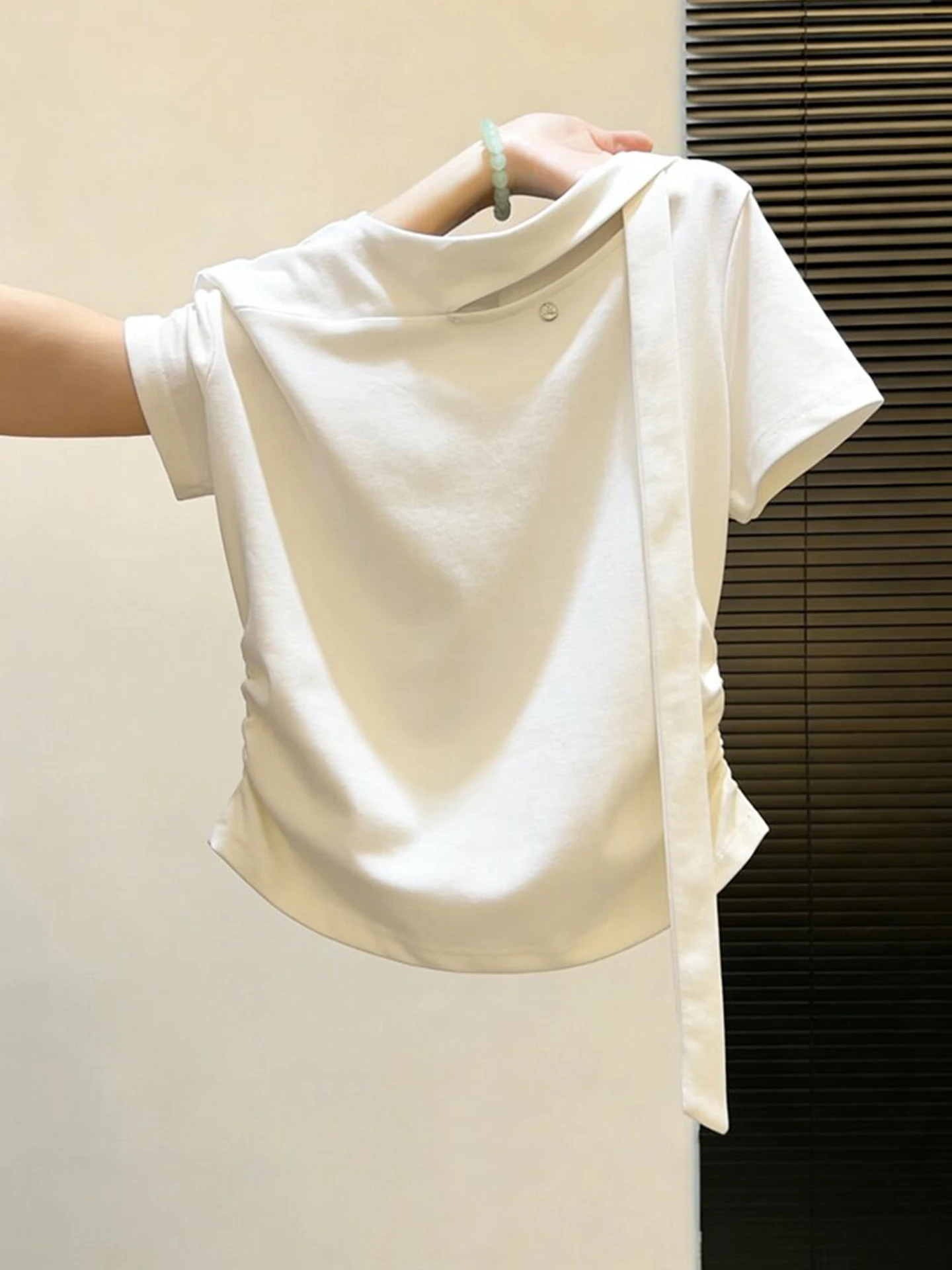 Simple Color Commute Style Short Sleeve Base Shirt Korean Version Regular Shoulder Top Casual Fashion Summer T-Shirt
Simple Color Commute Style Short Sleeve Base Shirt Korean Version Regular Shoulder Top Casual Fashion Summer T-Shirt