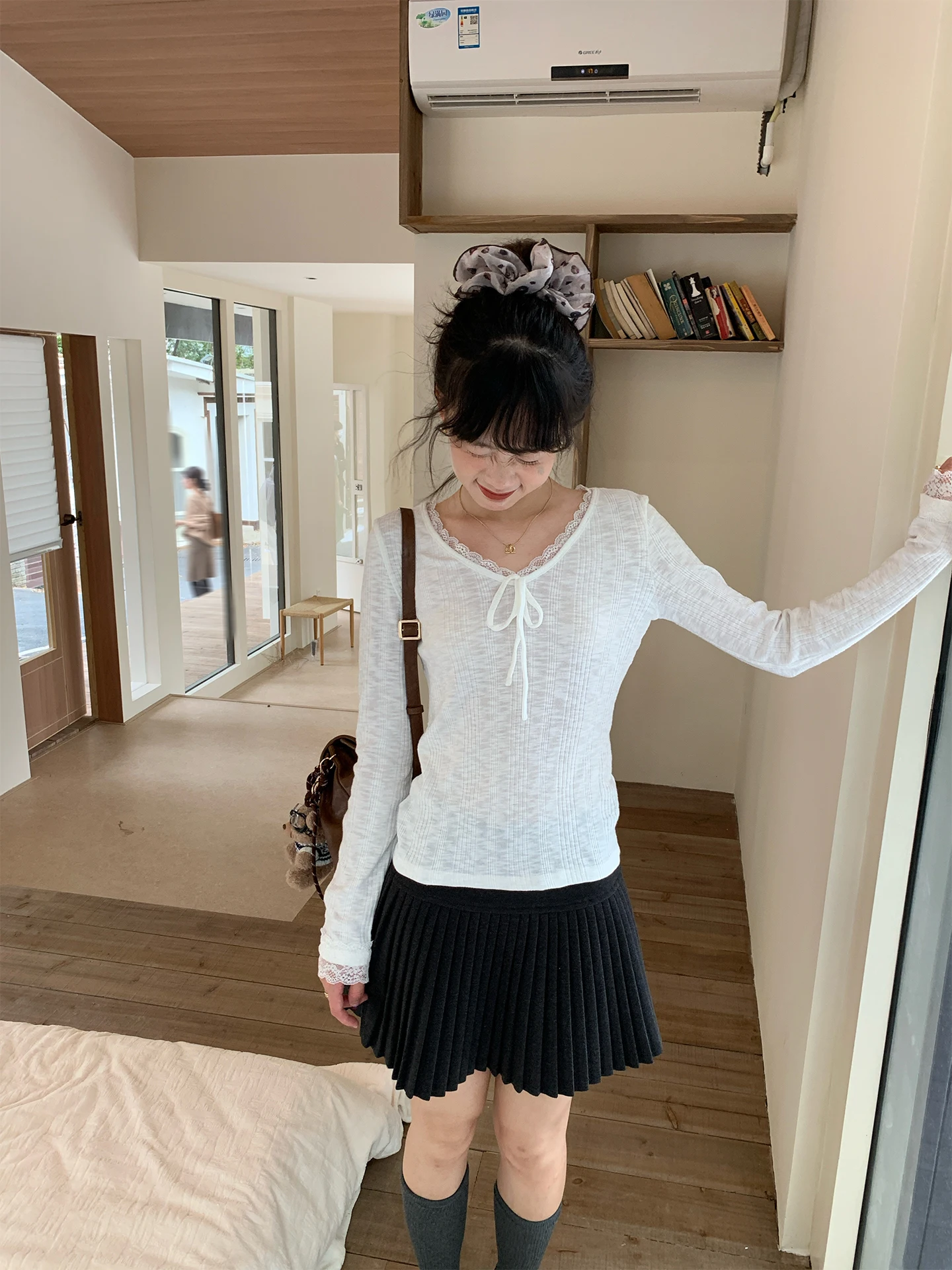 FAN Корейская футболка с длинным светом V-Ne, кружевная женская зимняя футболка с узлом и галстуком, внутренняя одежда, основа irt, мягкая текстура Sensation
FAN Корейская футболка с длинным светом V-Ne, кружевная женская зимняя футболка с узлом и галстуком, внутренняя одежда, основа irt, мягкая текстура Sensation