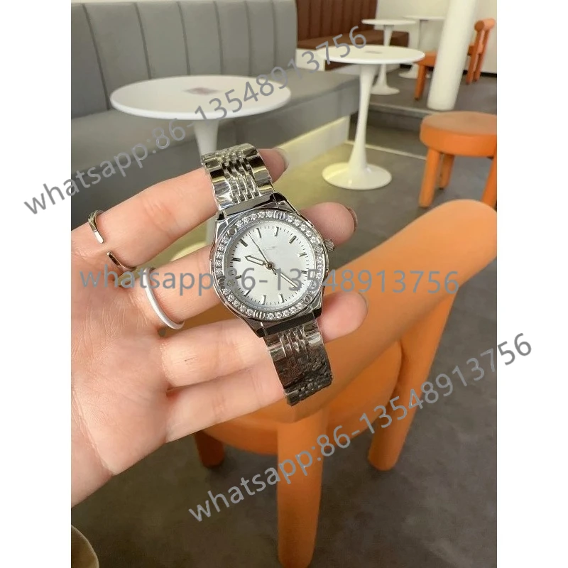 Новые женские часы, инкрустированные бриллиантами, легкий роскошный стальной ремень, не выцветает, простые и универсальные светящиеся нишевые водонепроницаемые.
Новые женские часы, инкрустированные бриллиантами, легкий роскошный стальной ремень, не выцветает, простые и универсальные светящиеся нишевые водонепроницаемые.