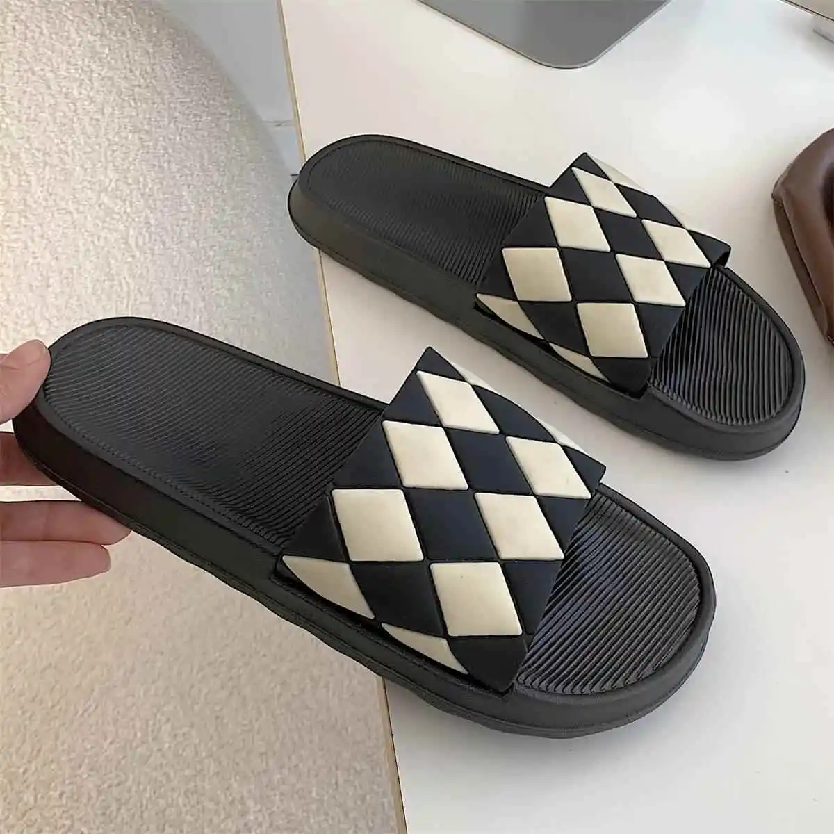 Casual Indoor Home Anti-Slip Odor-Resistant Summer New Fashion Soft Bottom Mosaic Women's Slippers Korean Style PVC Material
Casual Indoor Home Anti-Slip Odor-Resistant Summer New Fashion Soft Bottom Mosaic Women's Slippers Korean Style PVC Material