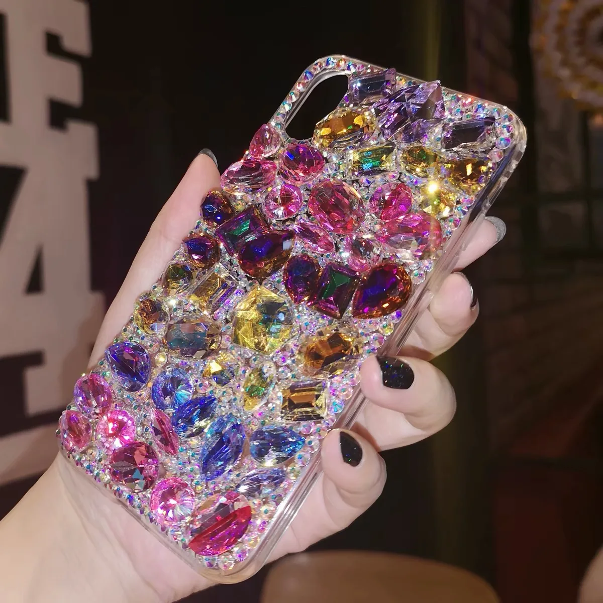 Suitable for iPhone, custom high-end strobe luxury crystal-covered phone case, fully protects against drops
Suitable for iPhone, custom high-end strobe luxury crystal-covered phone case, fully protects against drops