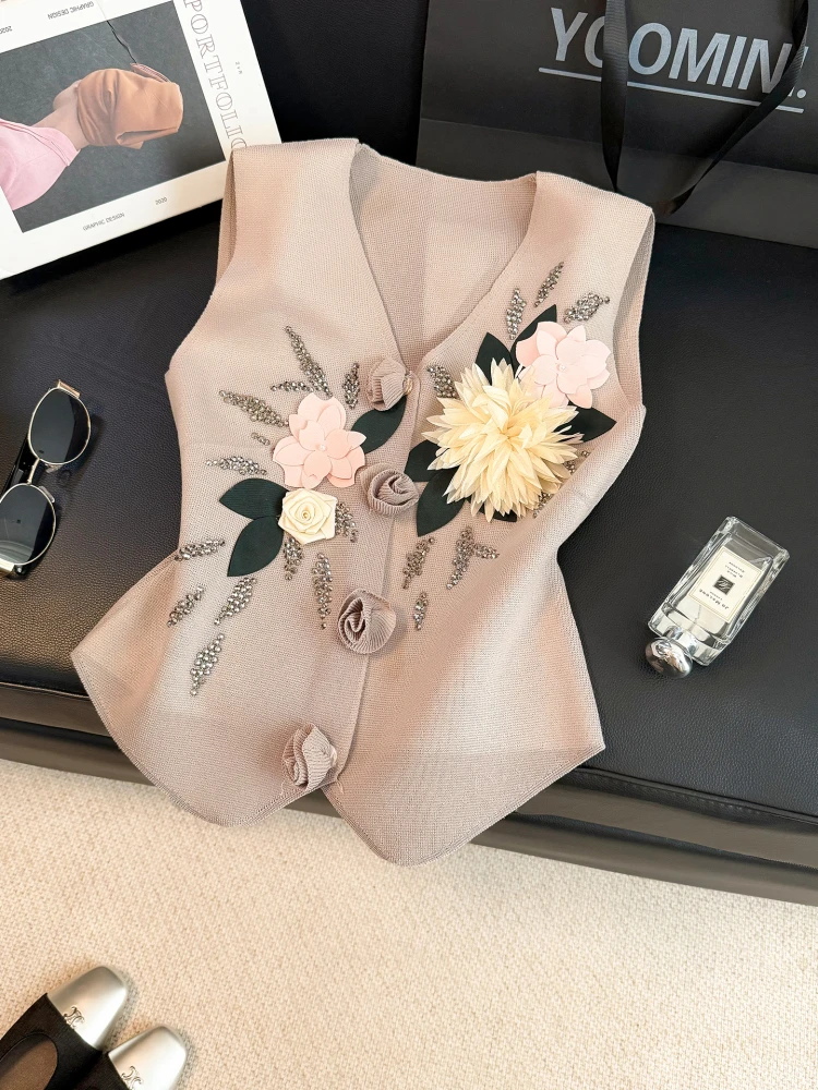 New V-neck three-dimensional flower slim fit tank top with a high-end feel
New V-neck three-dimensional flower slim fit tank top with a high-end feel