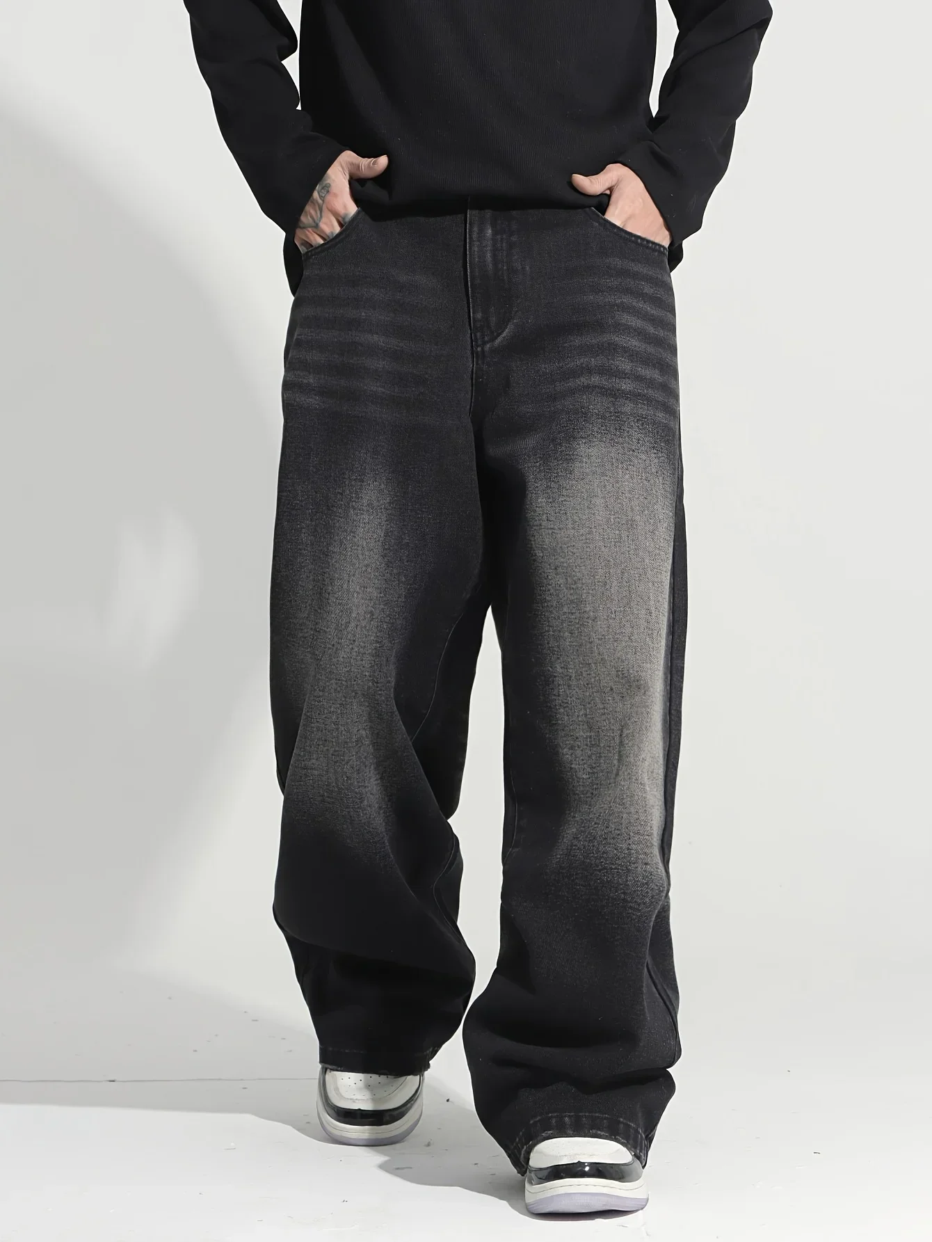 American high street distressed washed loose men's jeans (without belt/without accessories)
American high street distressed washed loose men's jeans (without belt/without accessories)